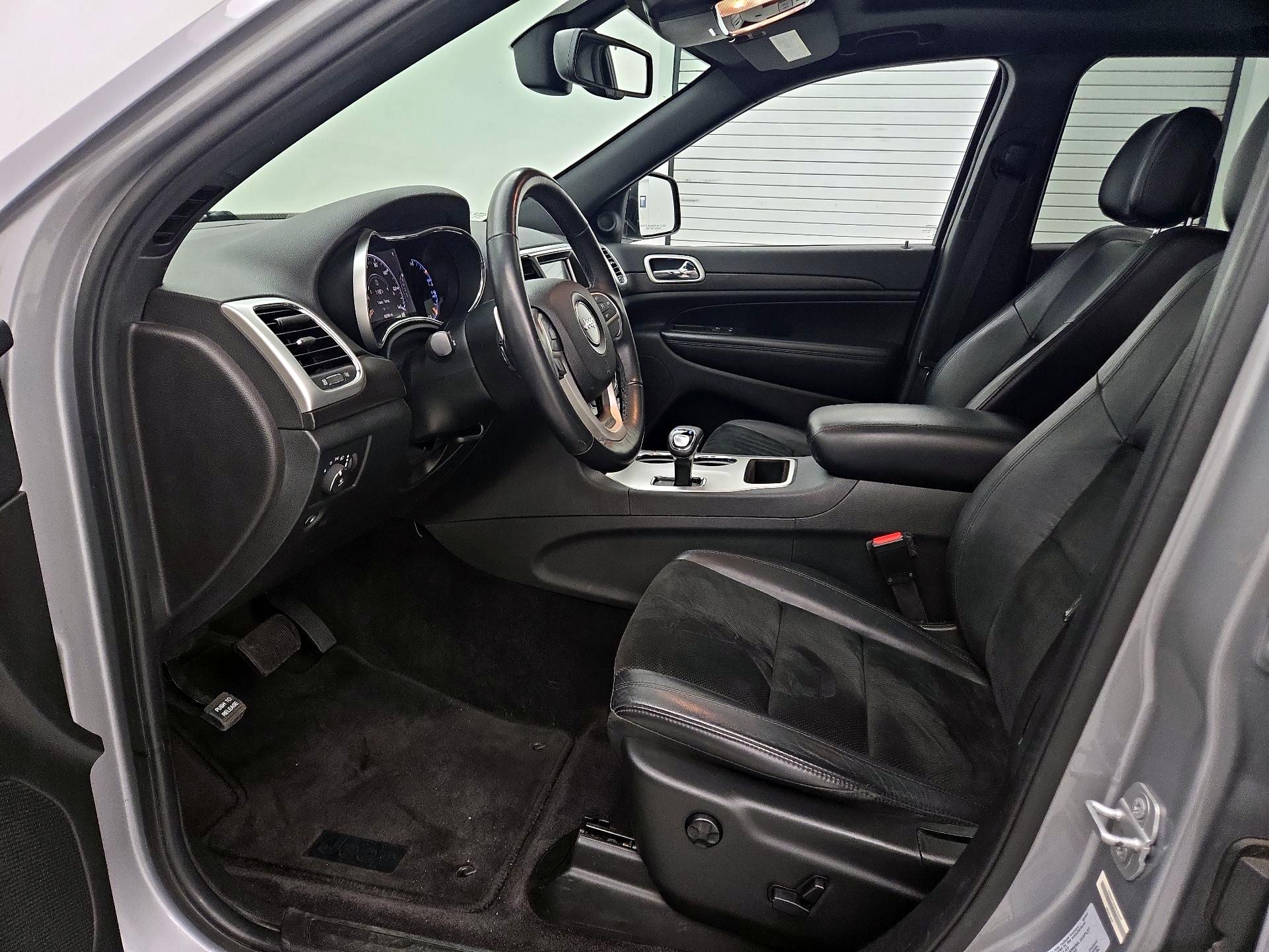 Thumbnail: 2015 Jeep Grand Cherokee - 11