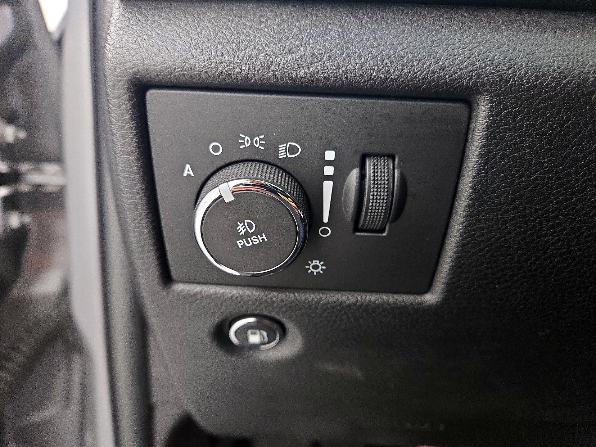 Thumbnail: 2015 Jeep Grand Cherokee - 13