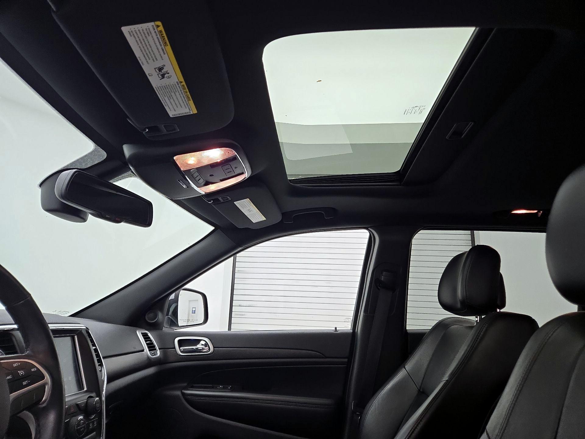 Thumbnail: 2015 Jeep Grand Cherokee - 19