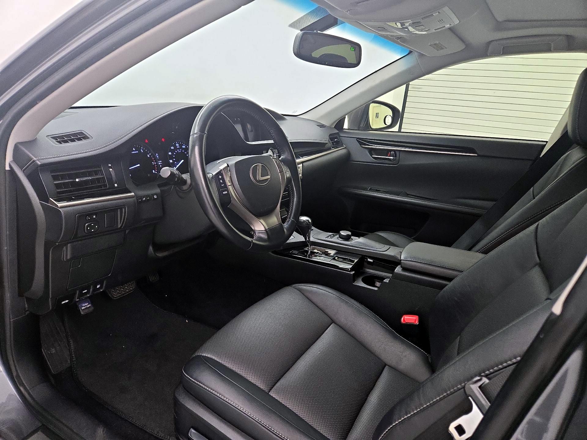 Thumbnail: 2015 Lexus ES - 11