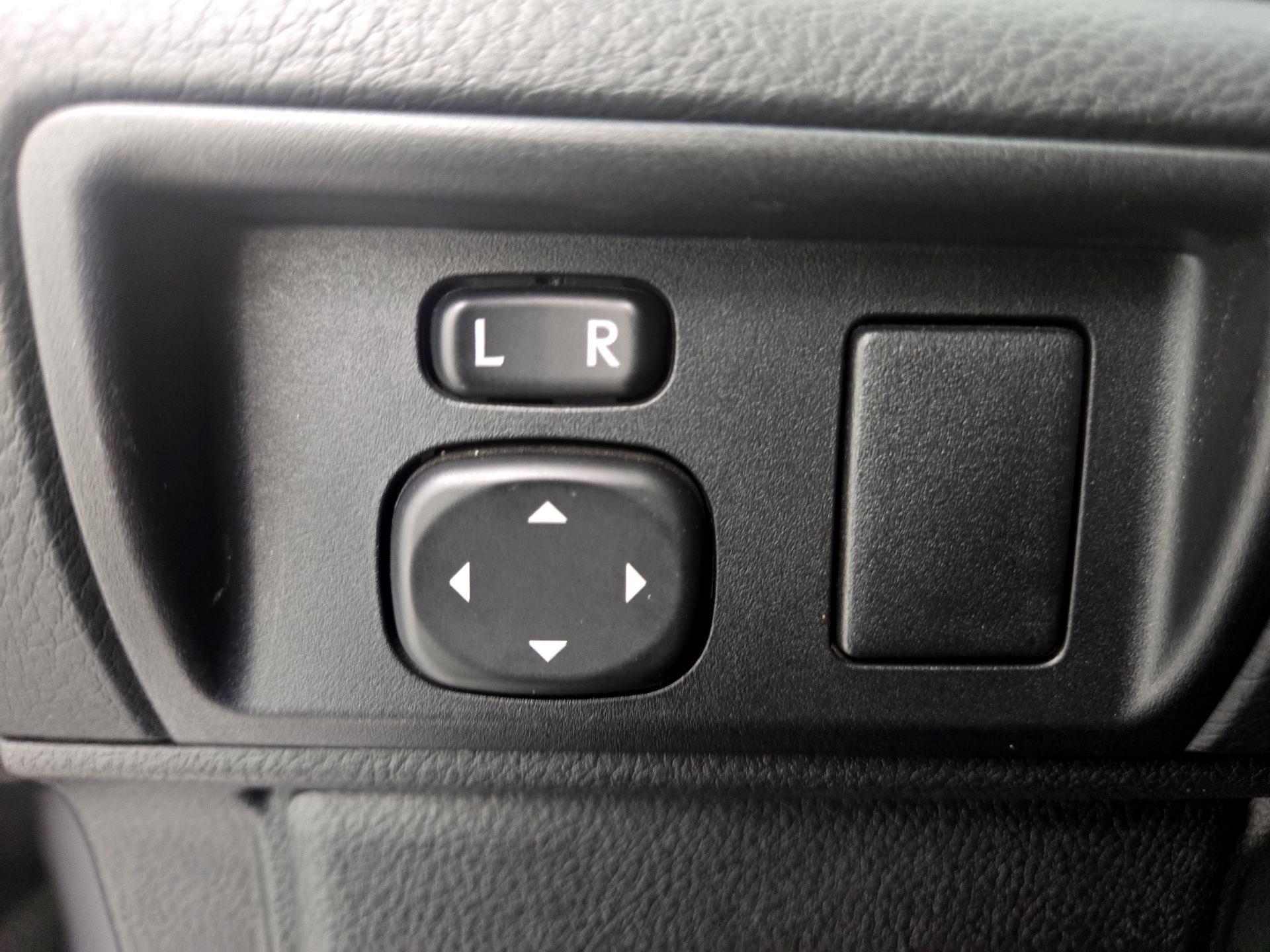 Thumbnail: 2015 Lexus ES - 13