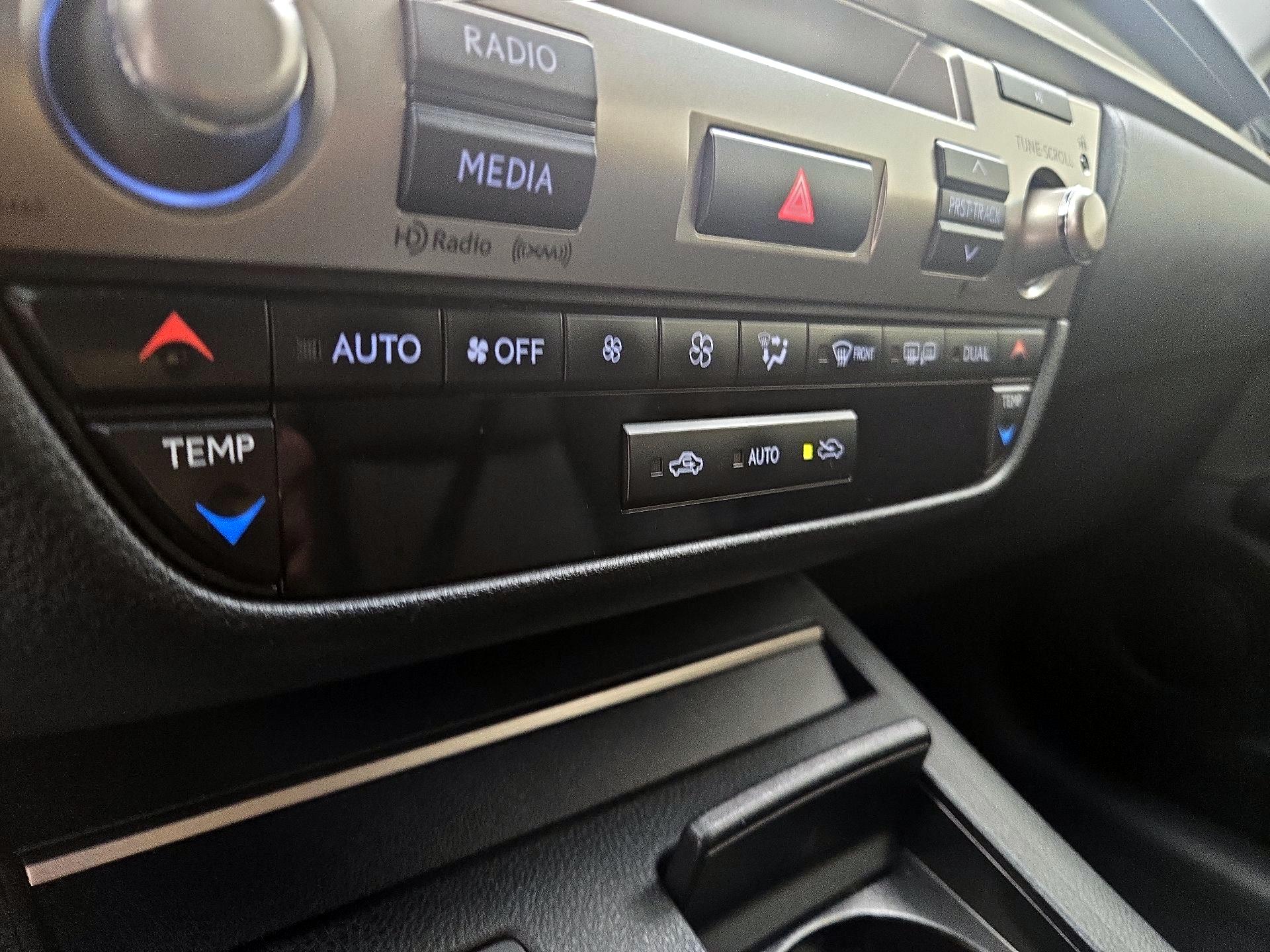 Thumbnail: 2015 Lexus ES - 16