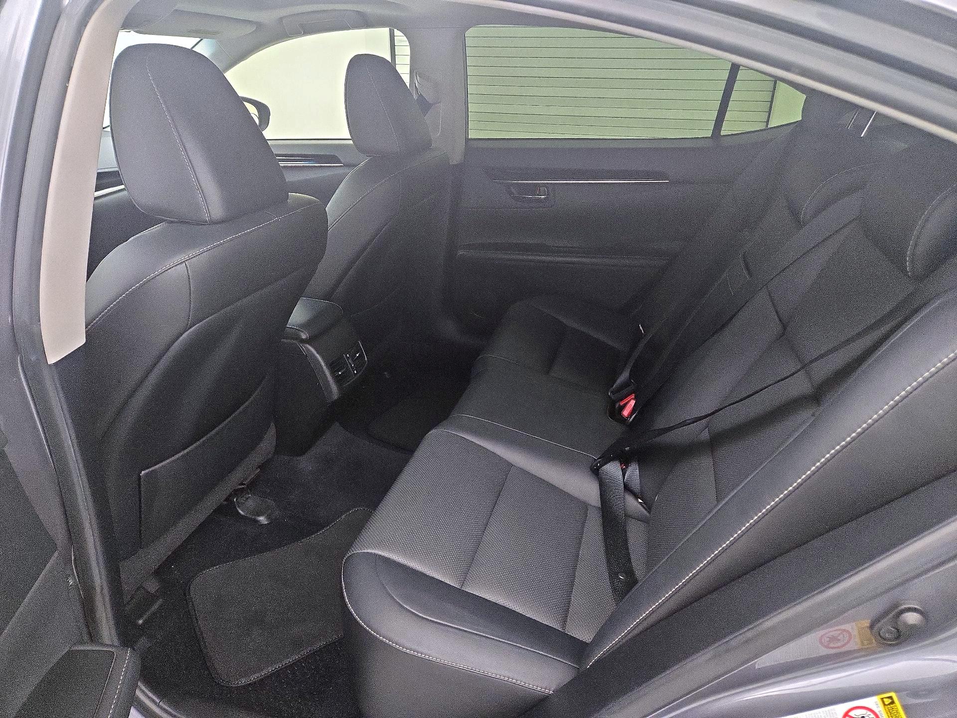 Thumbnail: 2015 Lexus ES - 18