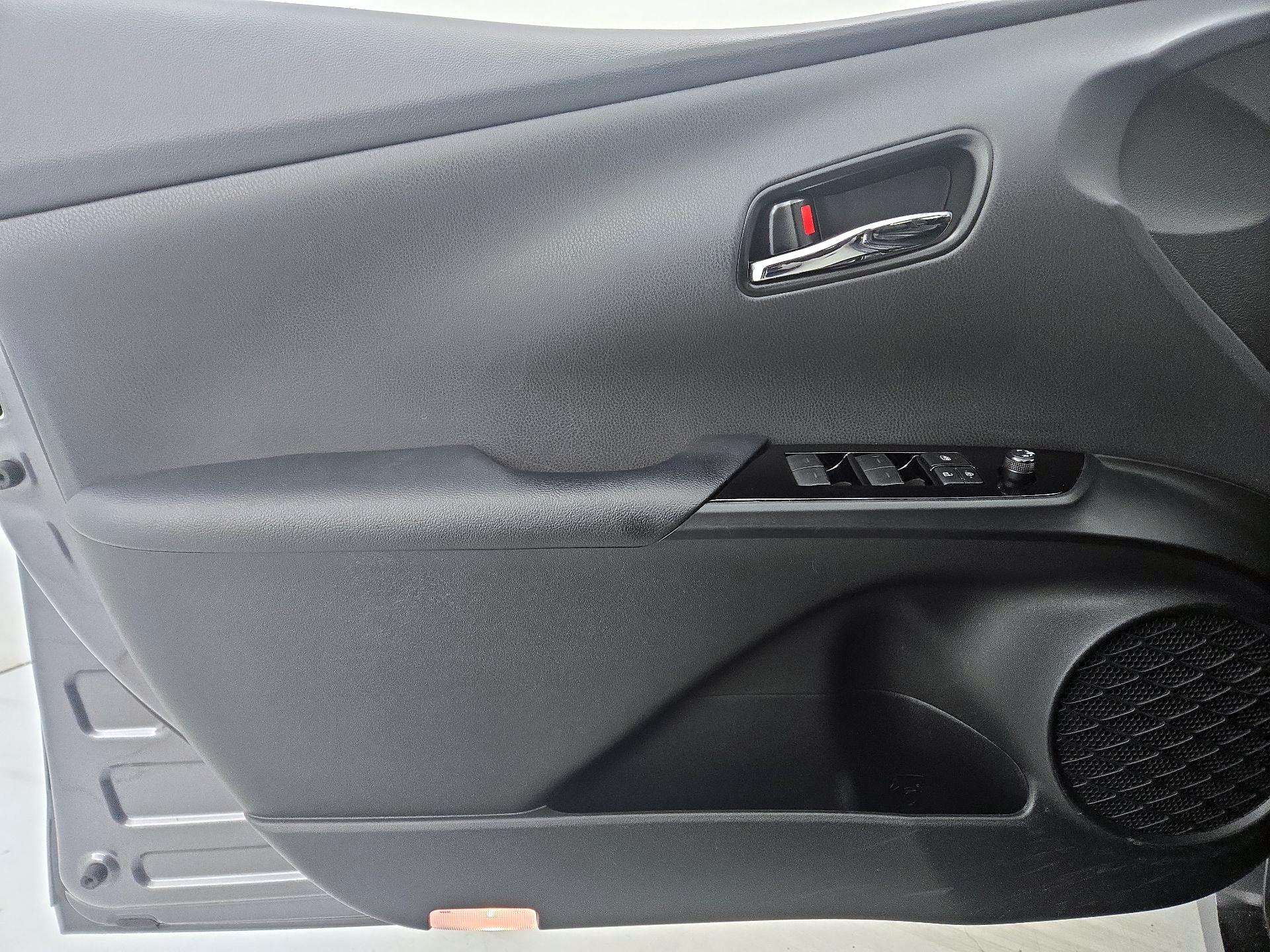 Thumbnail: 2019 Toyota Prius - 12