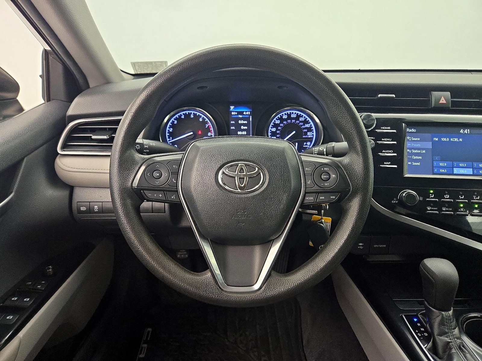 2019 Toyota Camry LE - Photo 11