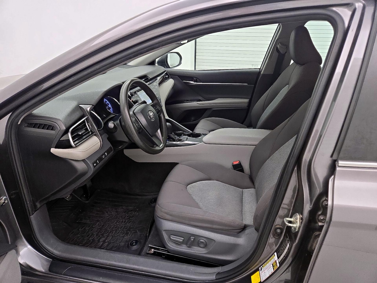 2019 Toyota Camry LE - Photo 12