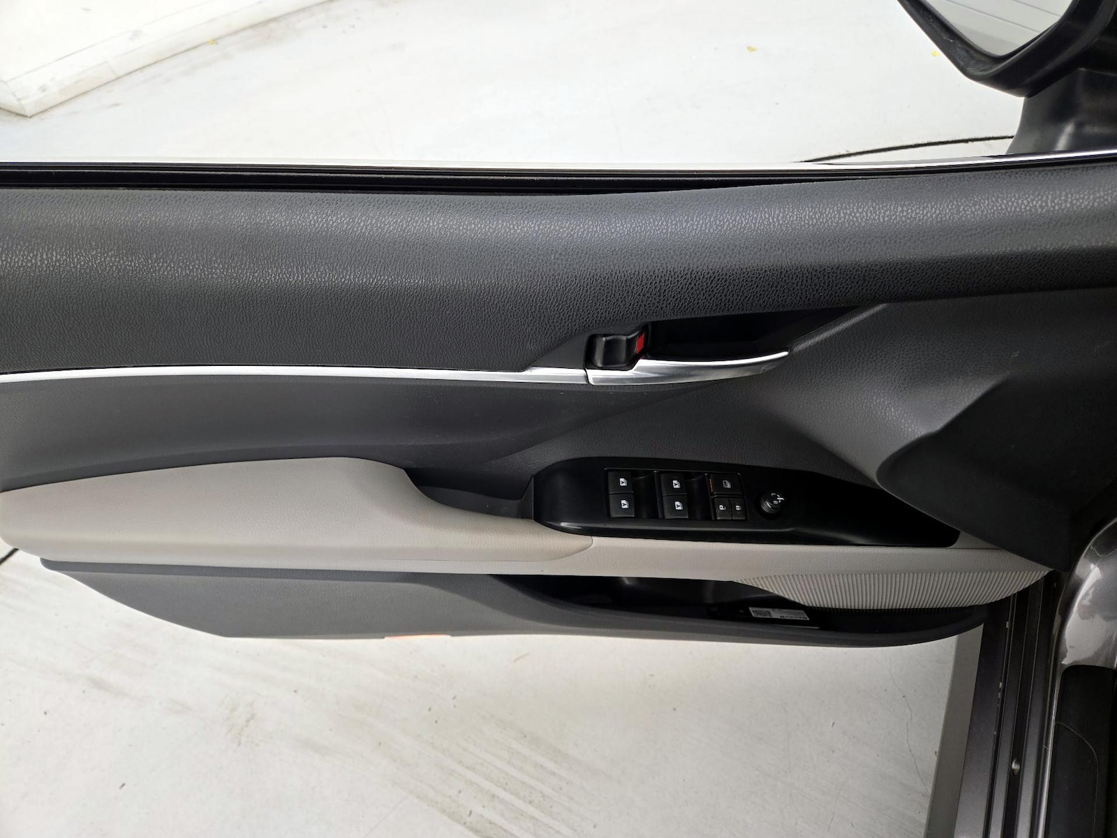 2019 Toyota Camry LE - Photo 13