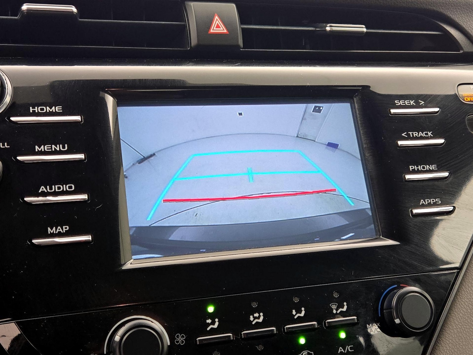 2019 Toyota Camry LE - Photo 15