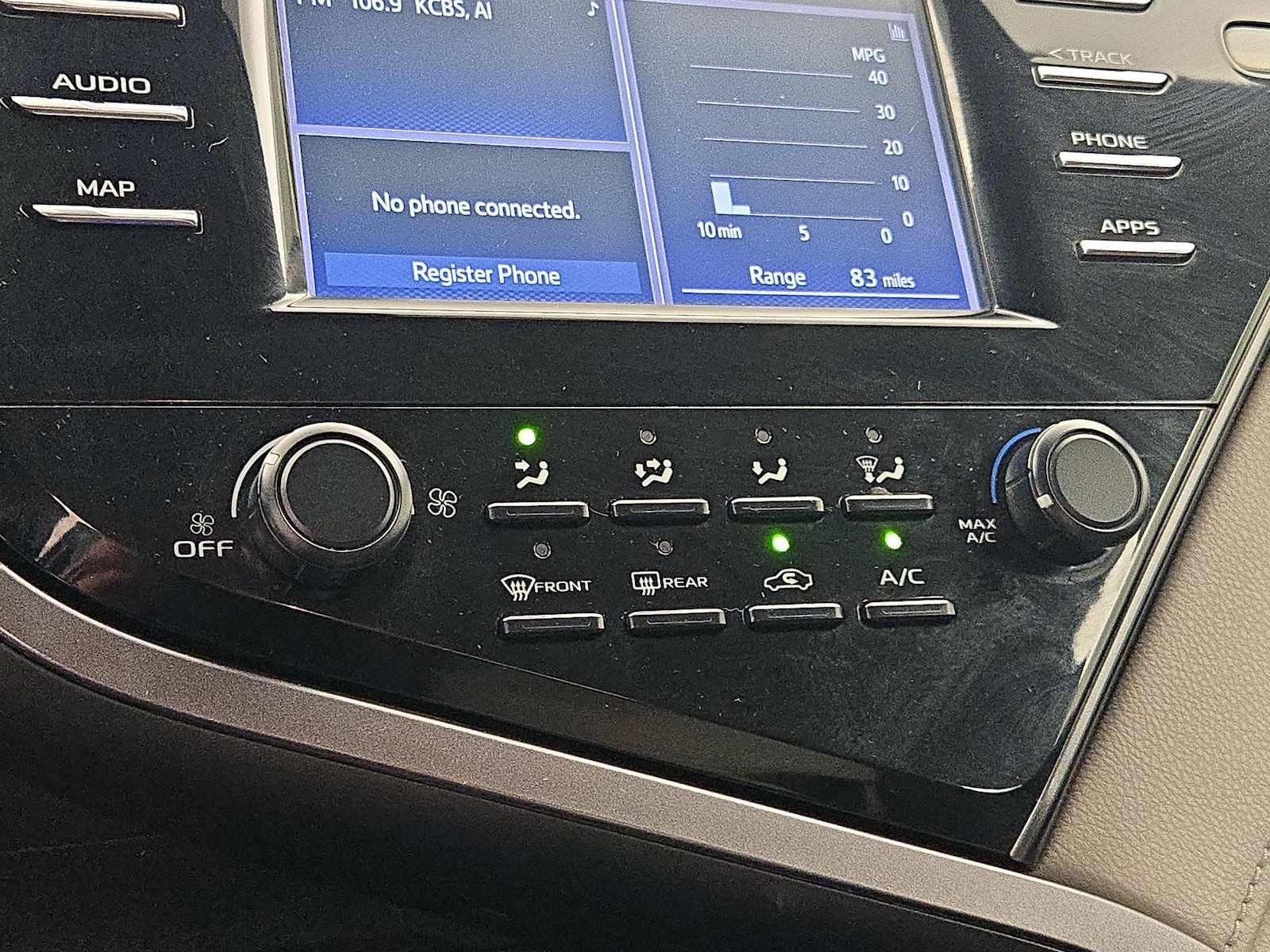 2019 Toyota Camry LE - Photo 17