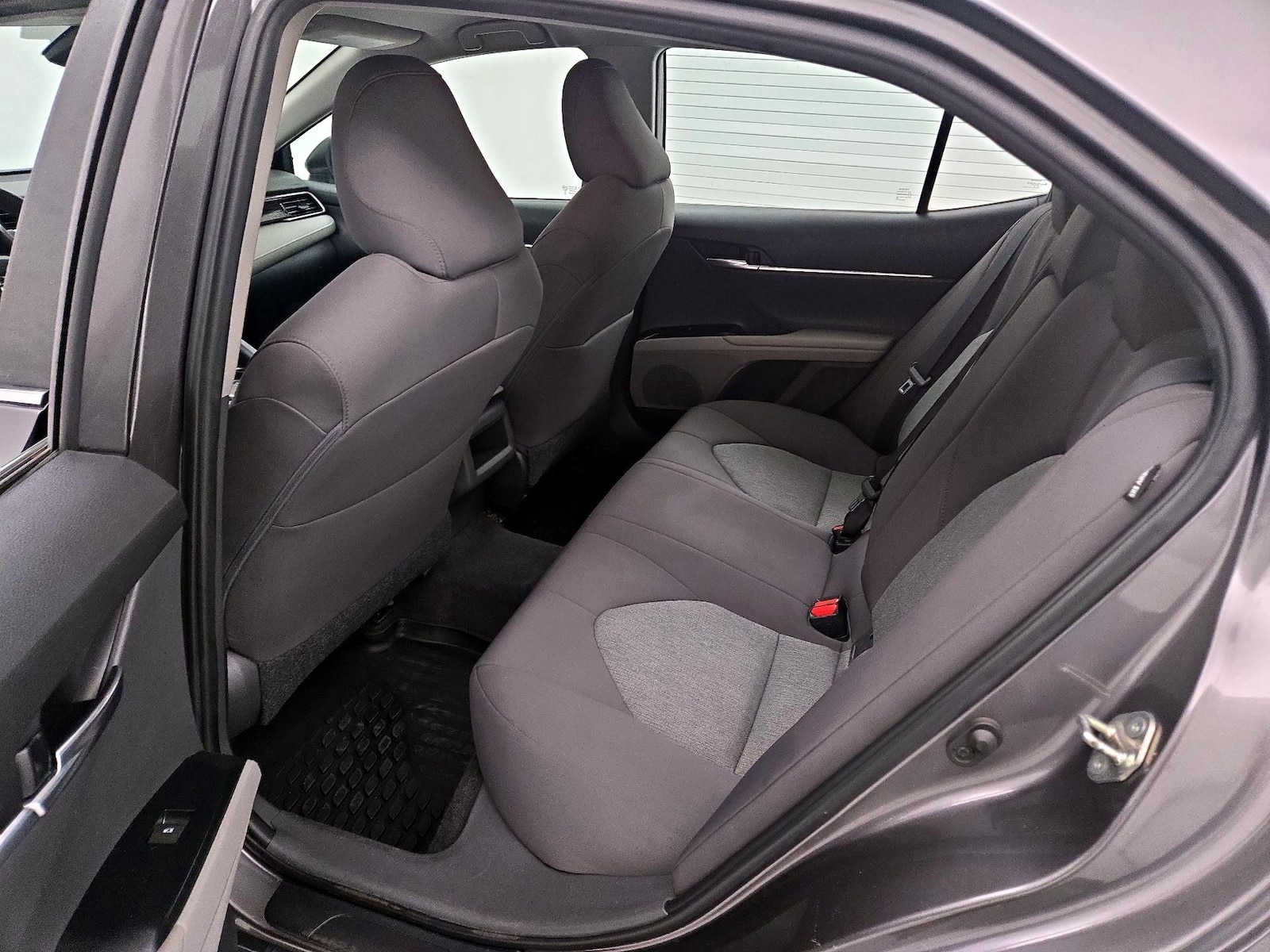 2019 Toyota Camry LE - Photo 20