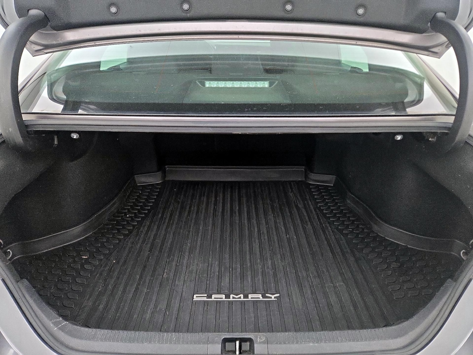 2019 Toyota Camry LE - Photo 21