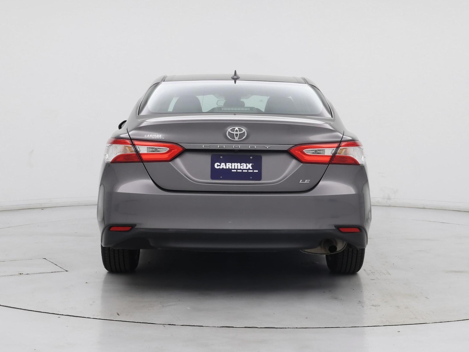 2019 Toyota Camry LE - Photo 7