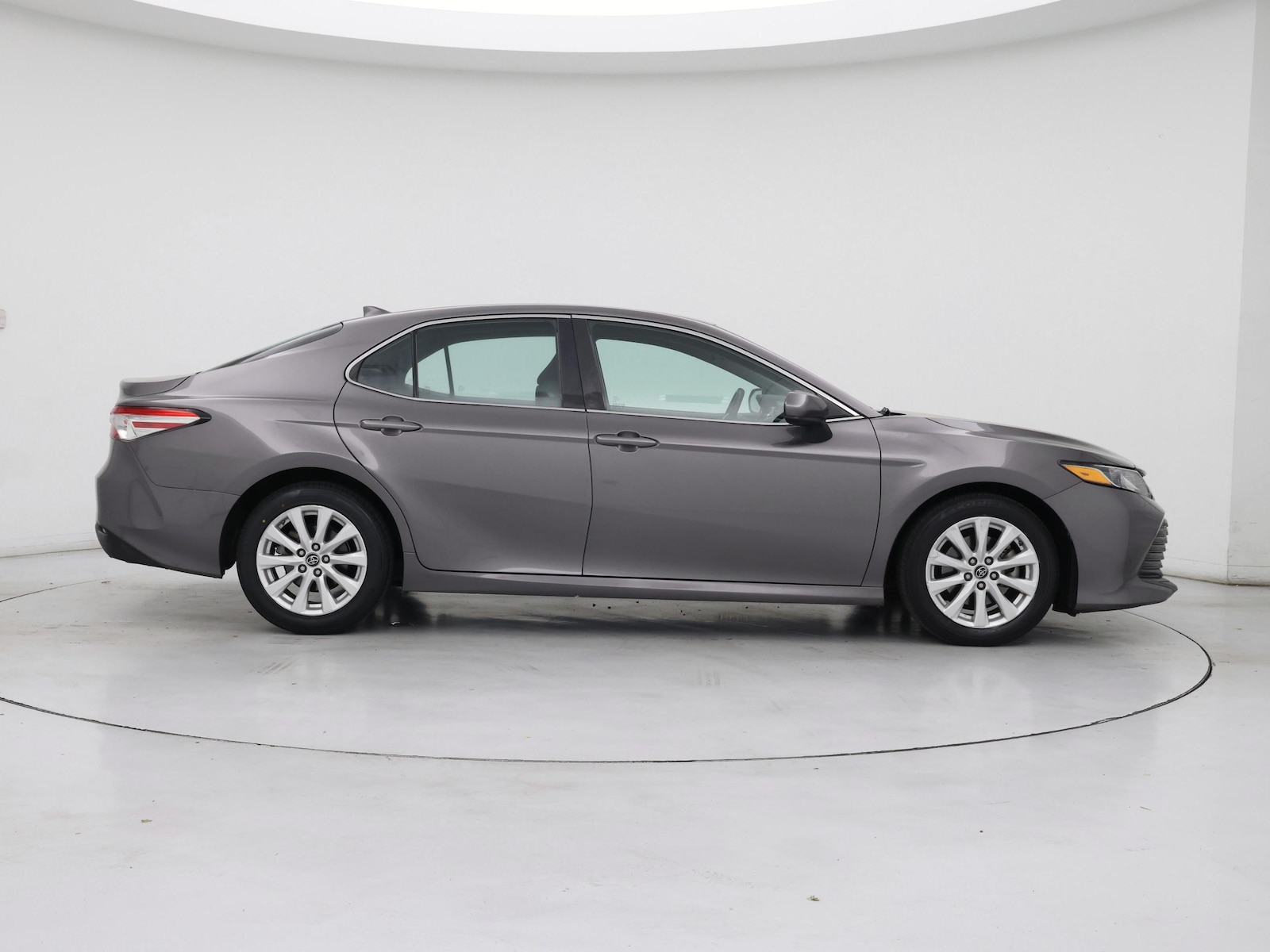 2019 Toyota Camry LE - Photo 8