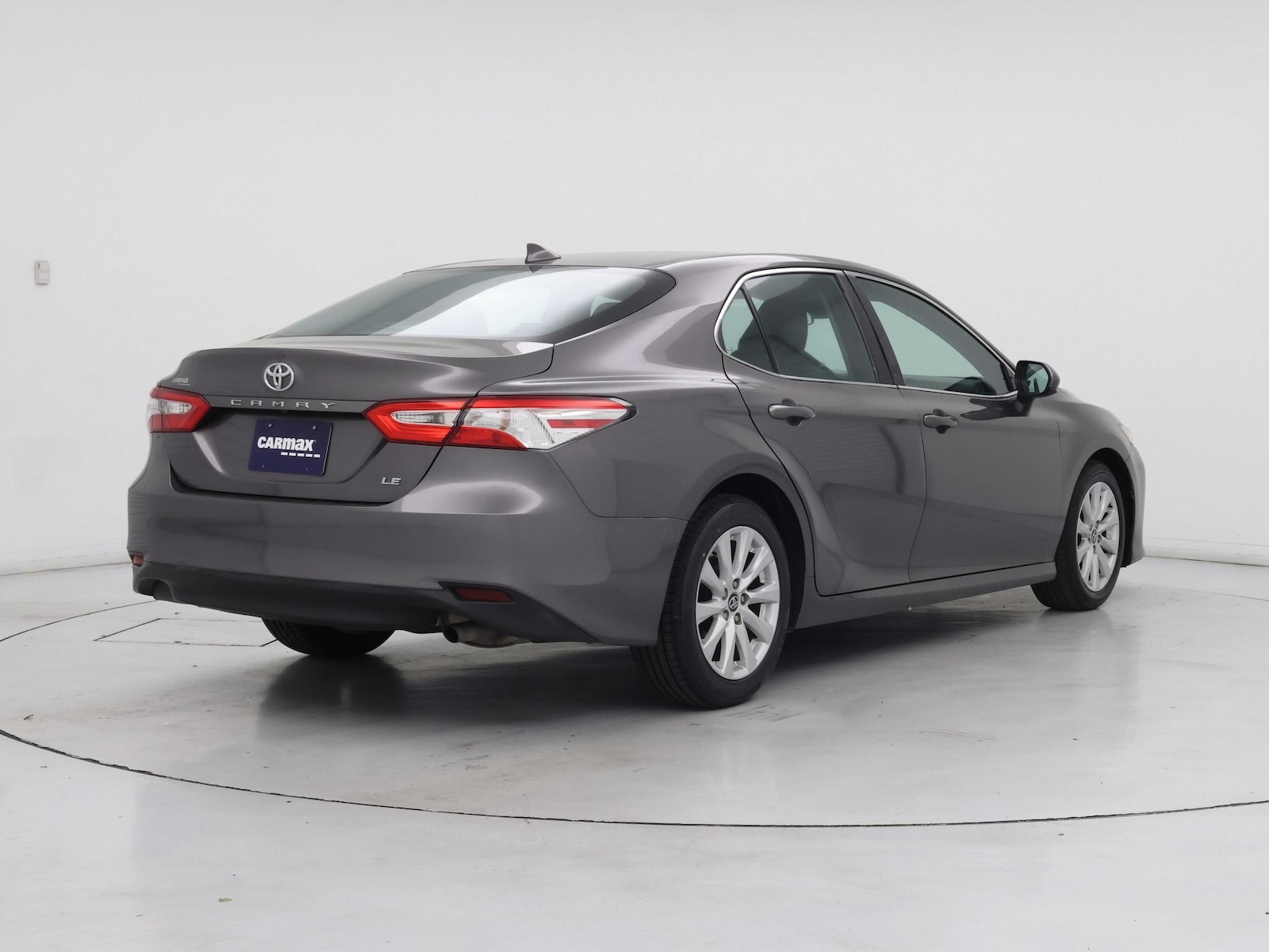2019 Toyota Camry LE - Photo 9
