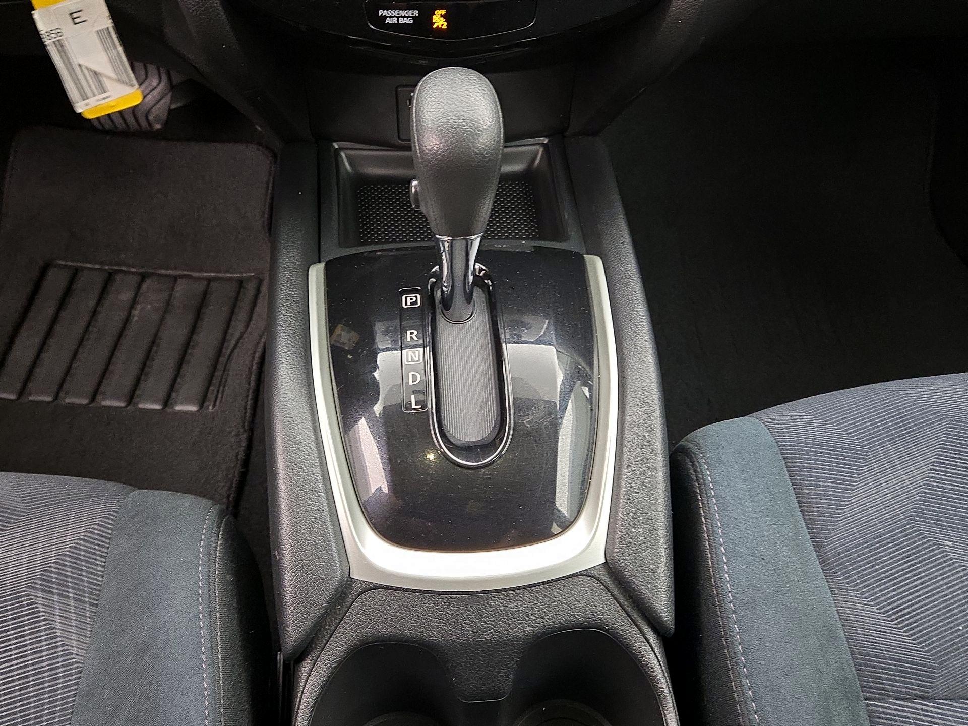 Thumbnail: 2016 Nissan Rogue - 17