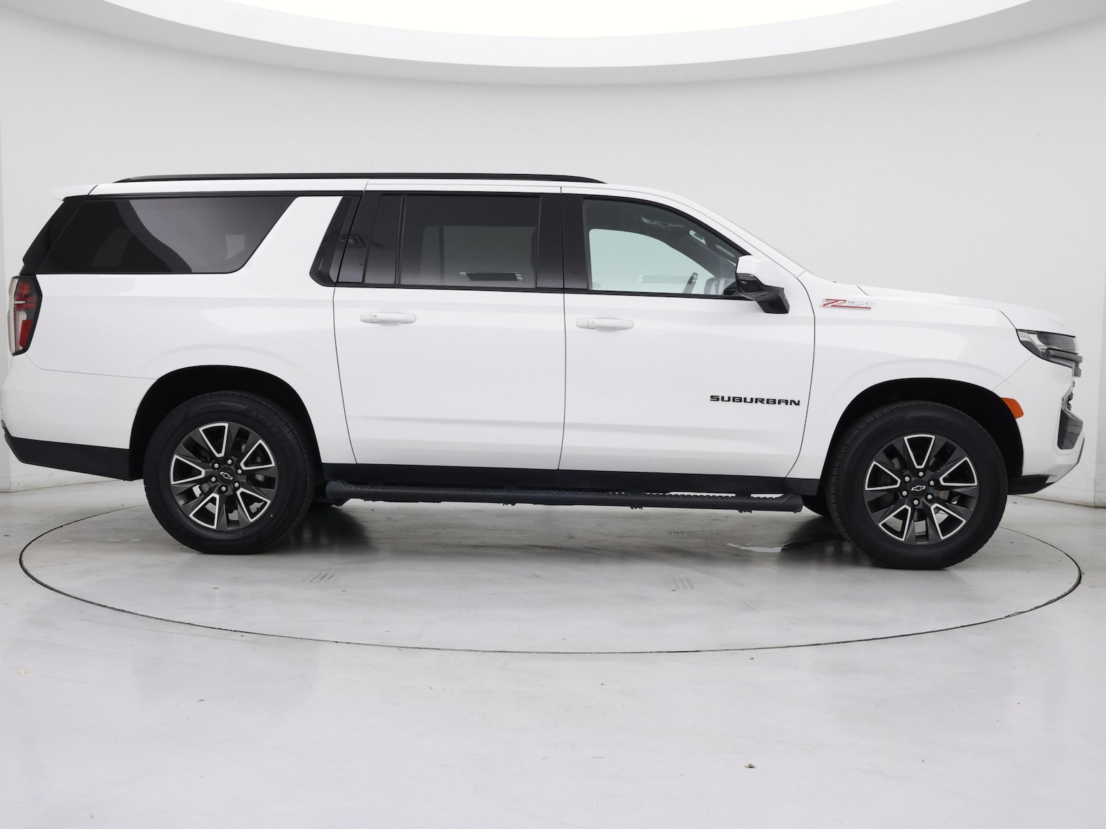 2022 Chevrolet Suburban Z71 - Photo 8