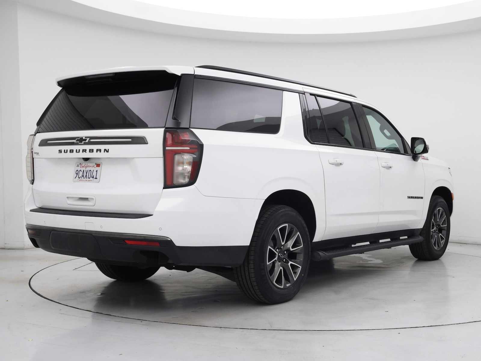 2022 Chevrolet Suburban Z71 - Photo 9