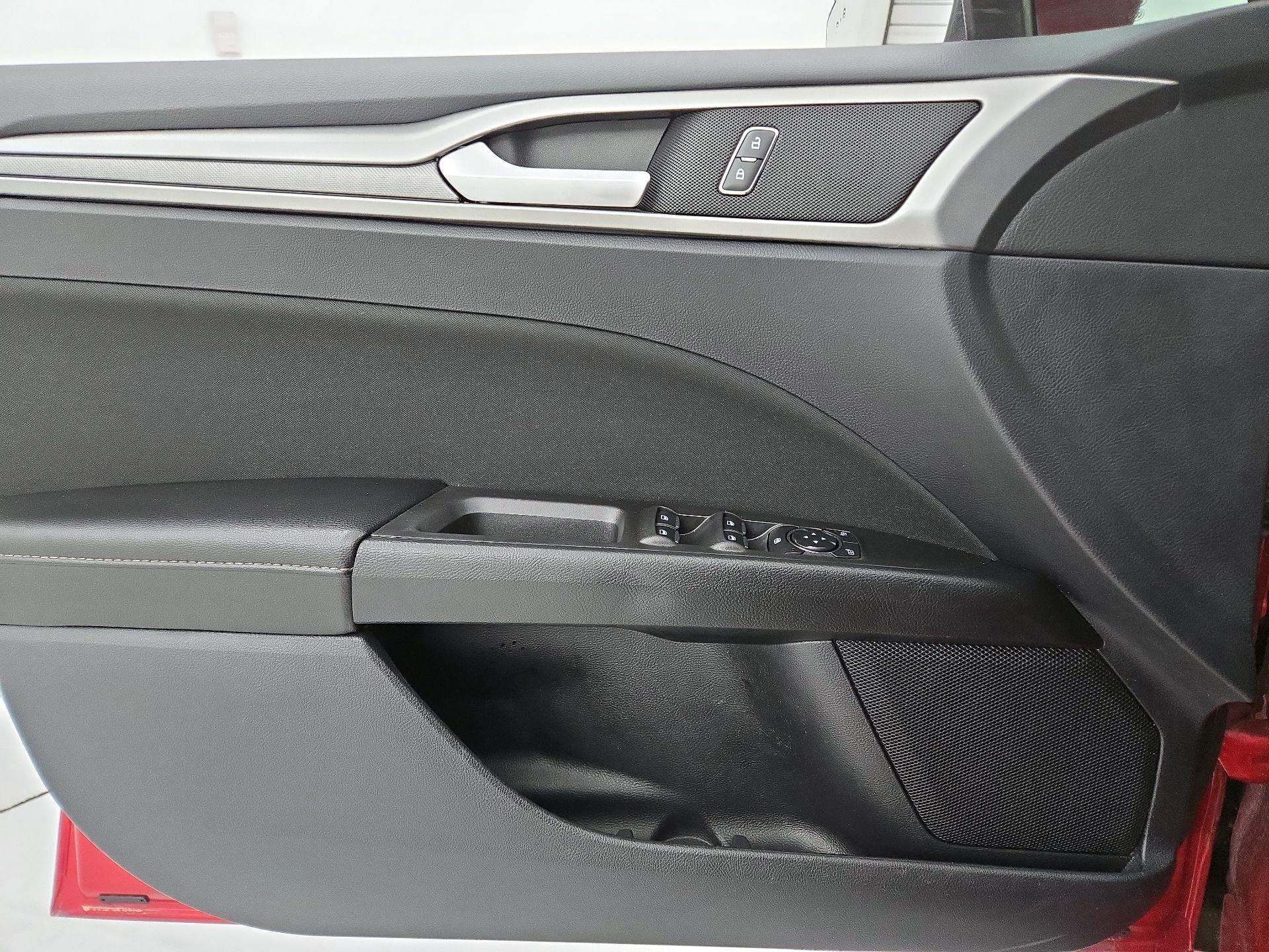 Thumbnail: 2020 Ford Fusion - 12