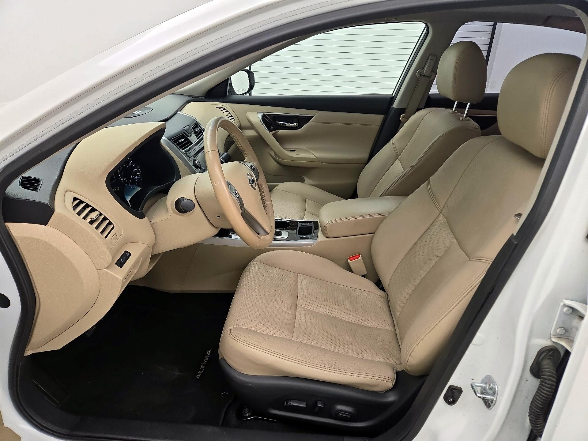Thumbnail: 2015 Nissan Altima - 11