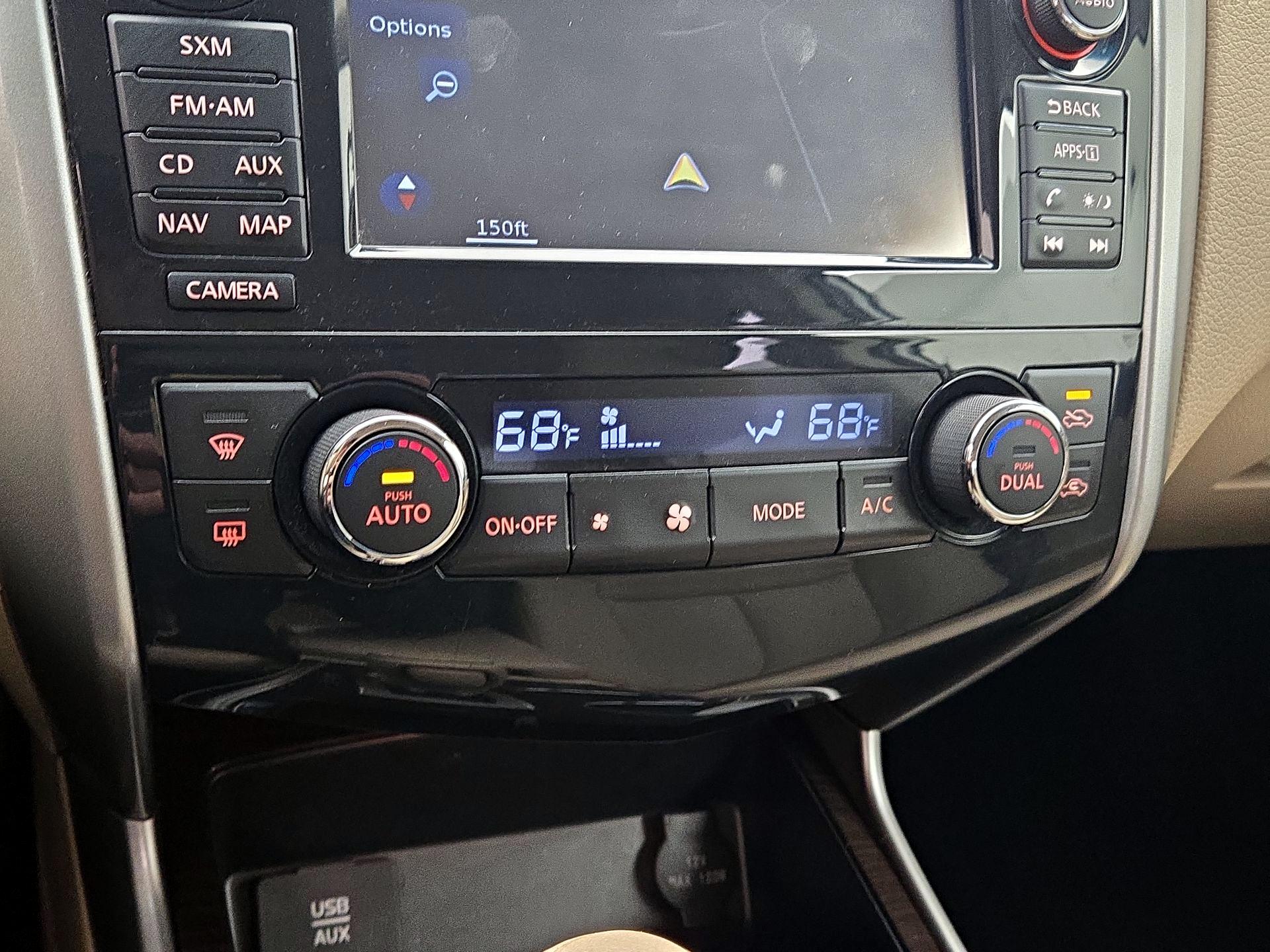Thumbnail: 2015 Nissan Altima - 17
