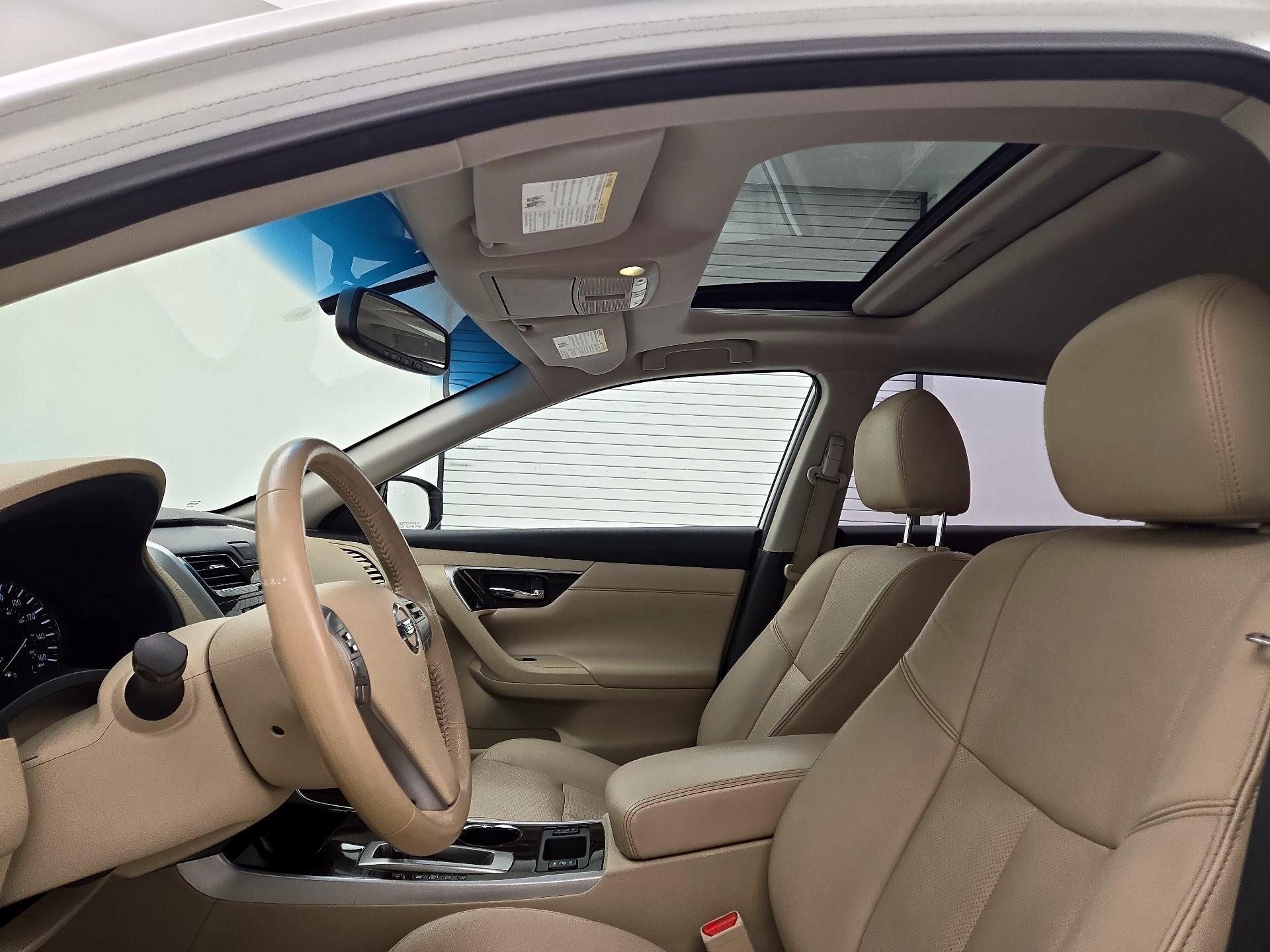 Thumbnail: 2015 Nissan Altima - 20