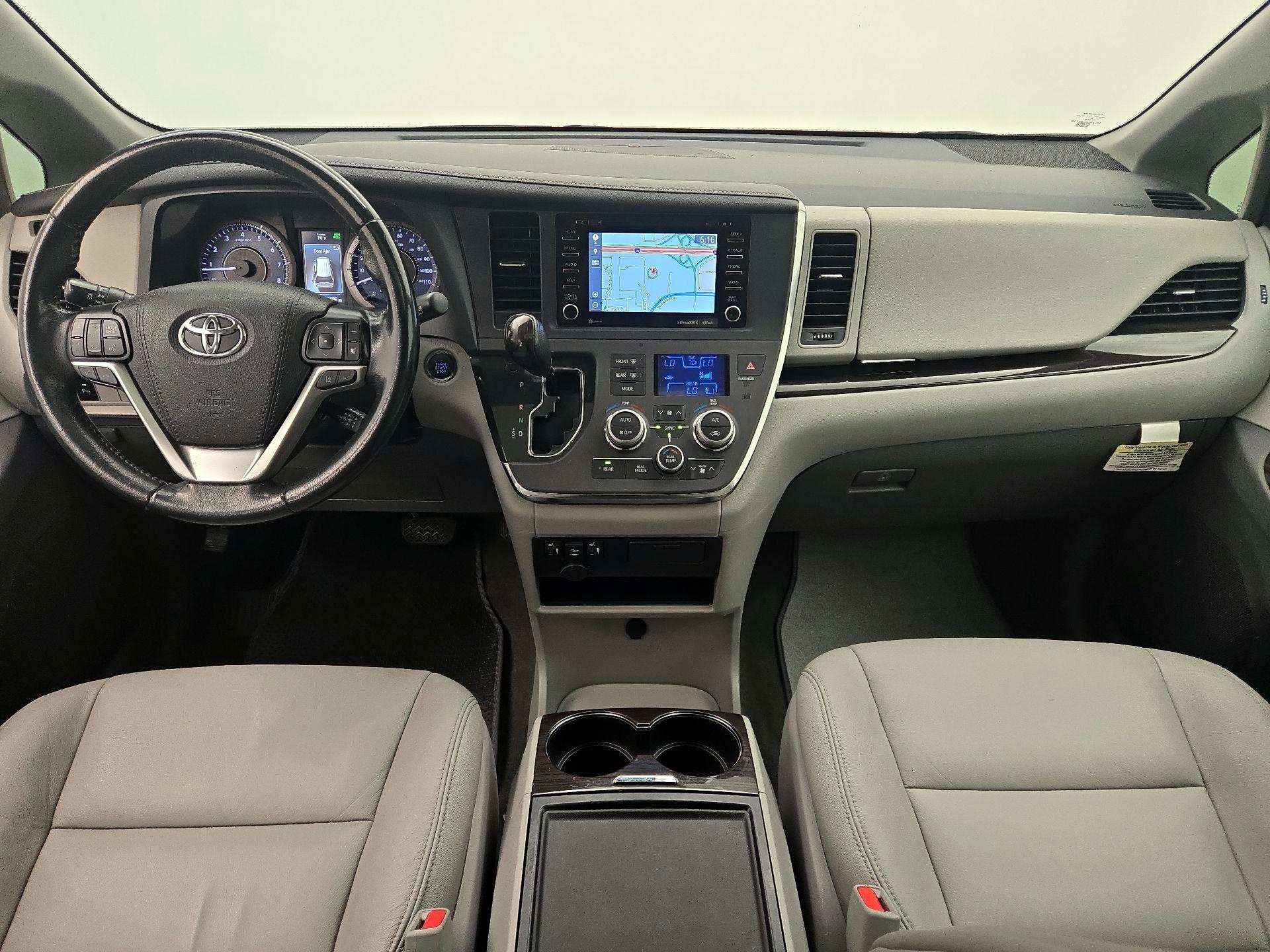 Thumbnail: 2019 Toyota Sienna - 9