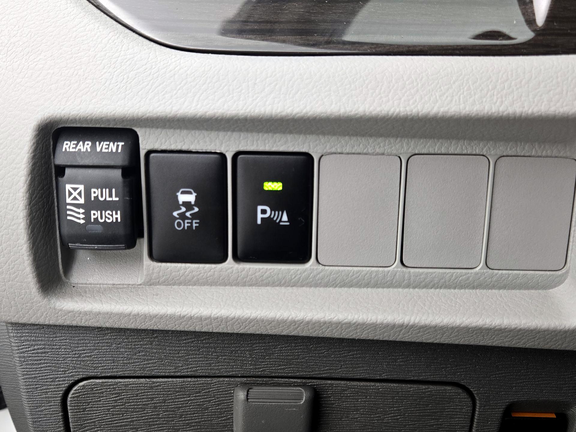 Thumbnail: 2019 Toyota Sienna - 13