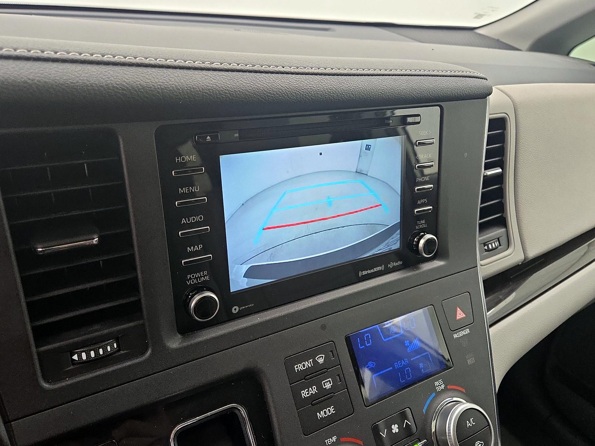 Thumbnail: 2019 Toyota Sienna - 15