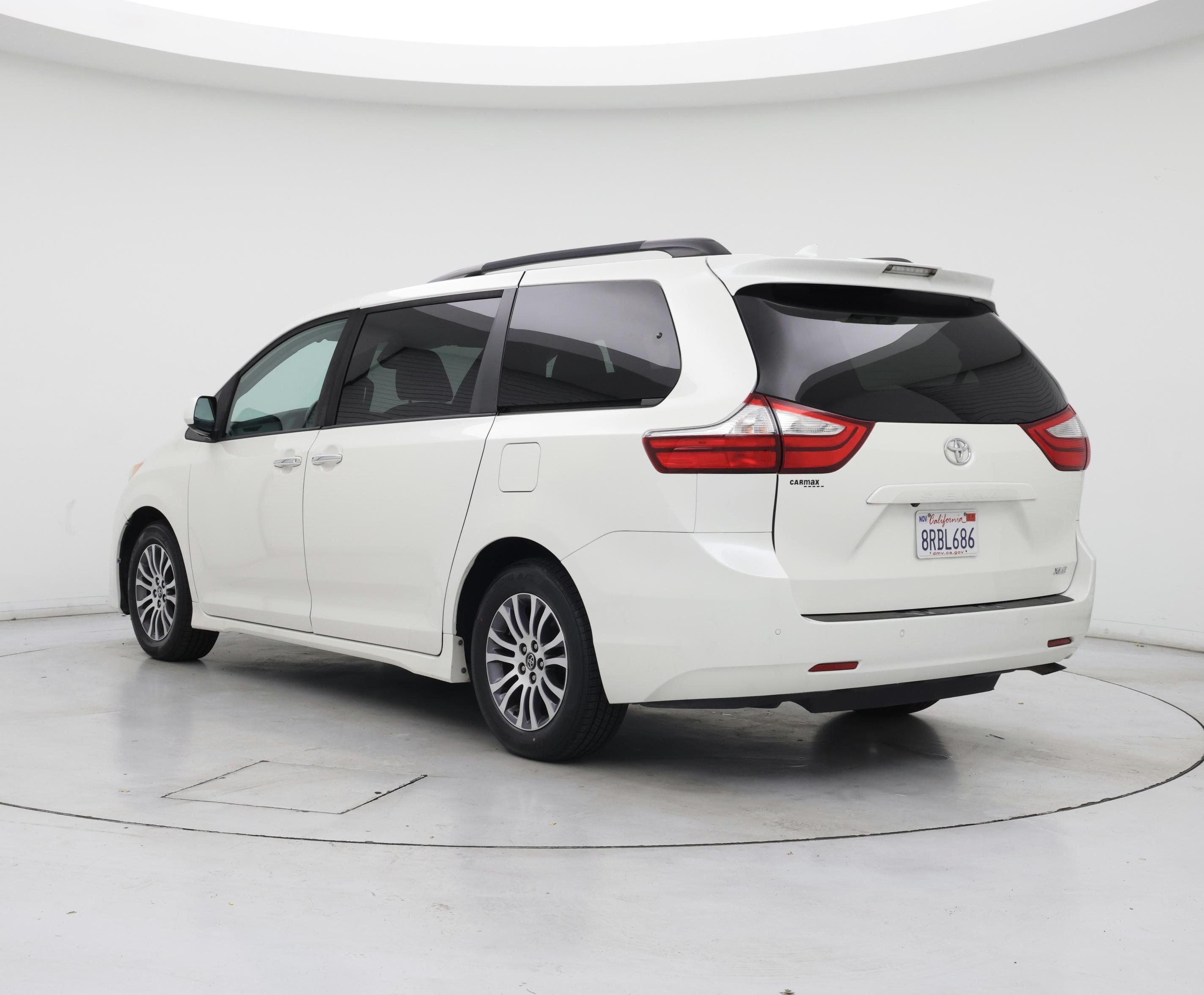 Thumbnail: 2019 Toyota Sienna - 2