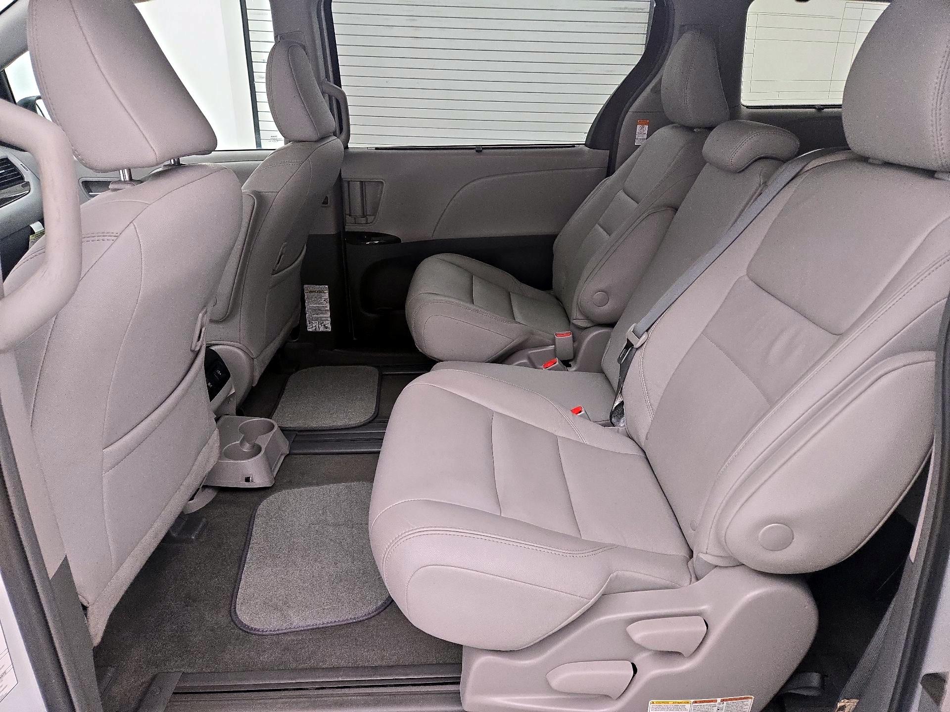 Thumbnail: 2019 Toyota Sienna - 20