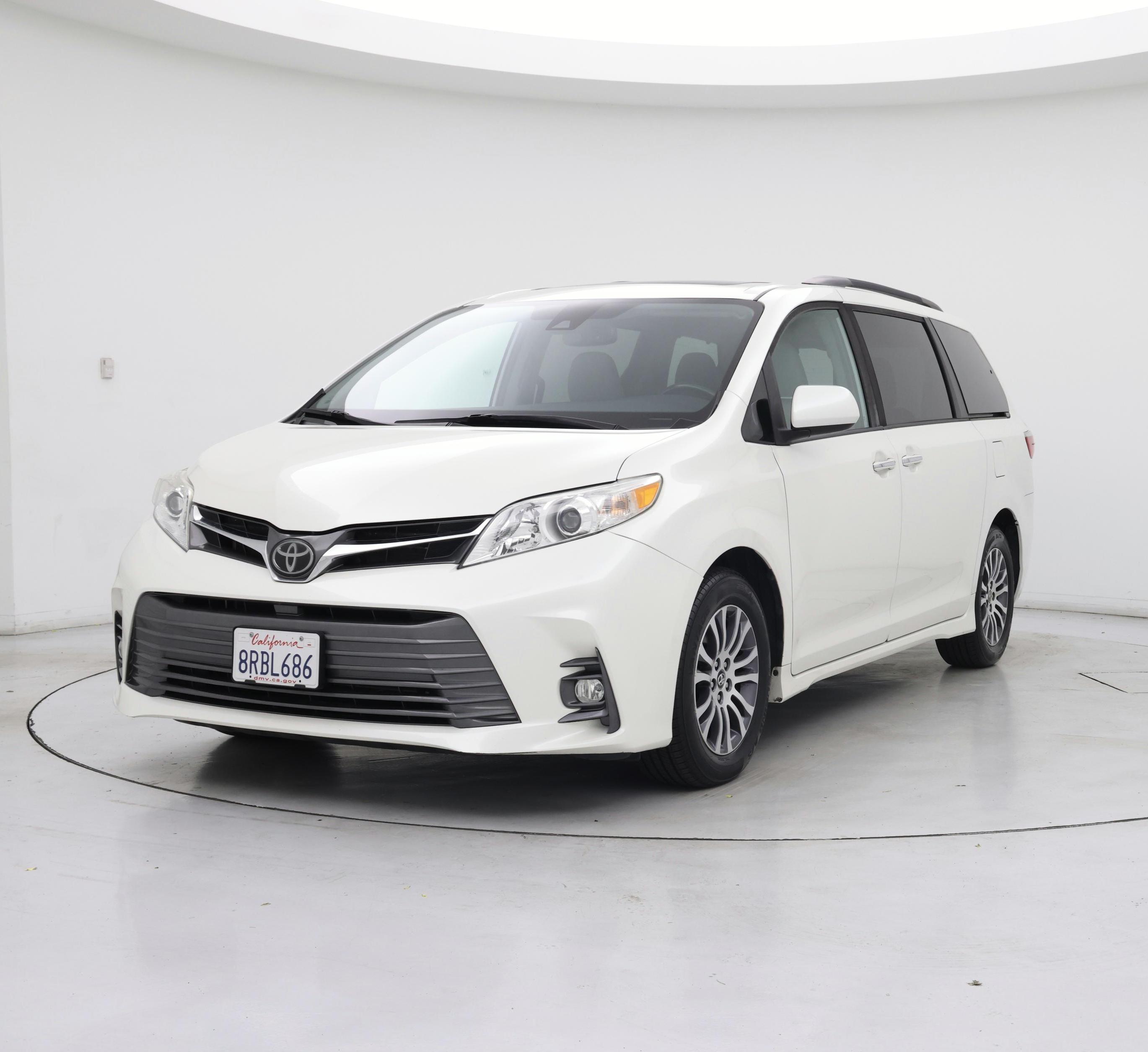 Thumbnail: 2019 Toyota Sienna - 4