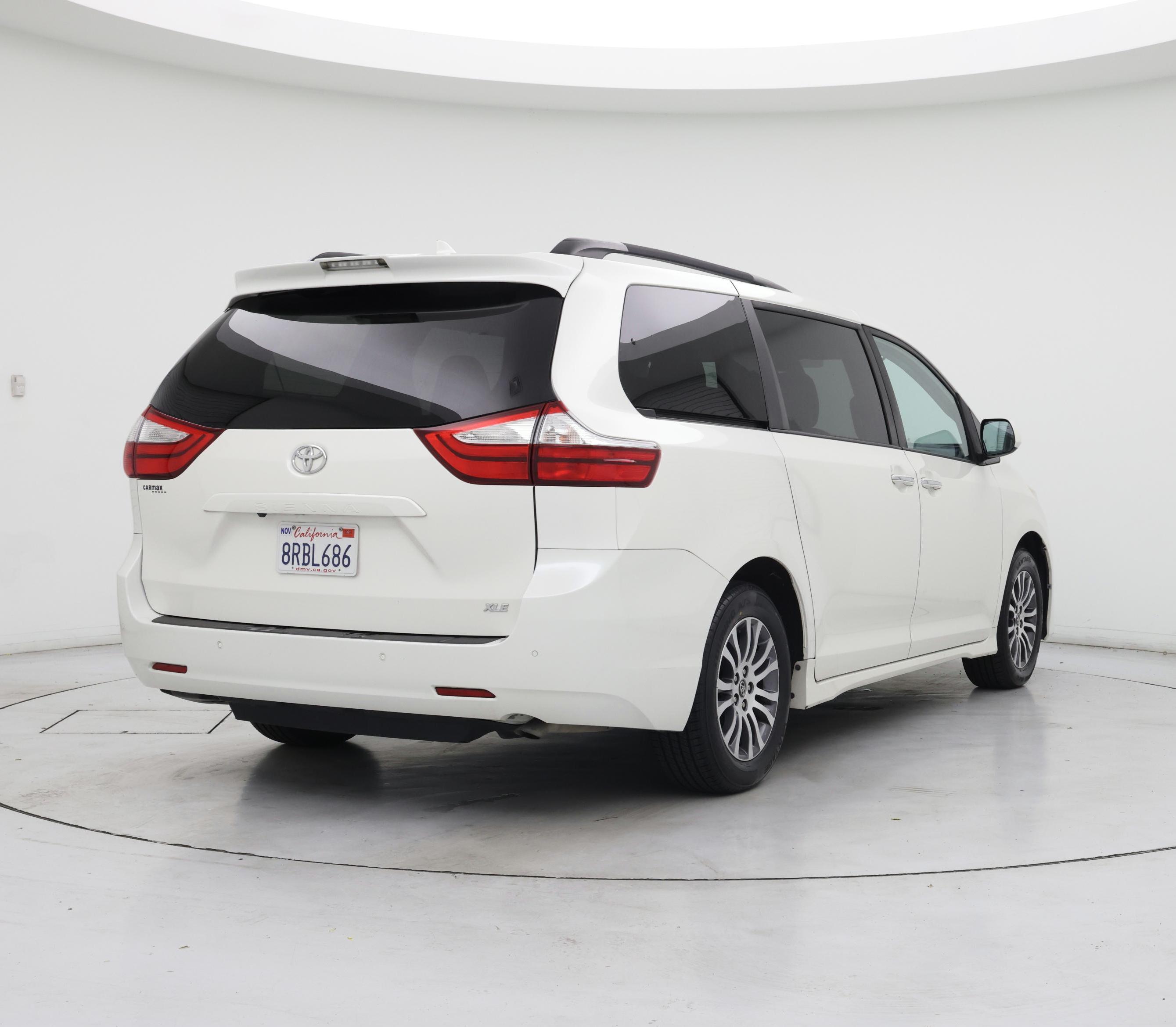 Thumbnail: 2019 Toyota Sienna - 8
