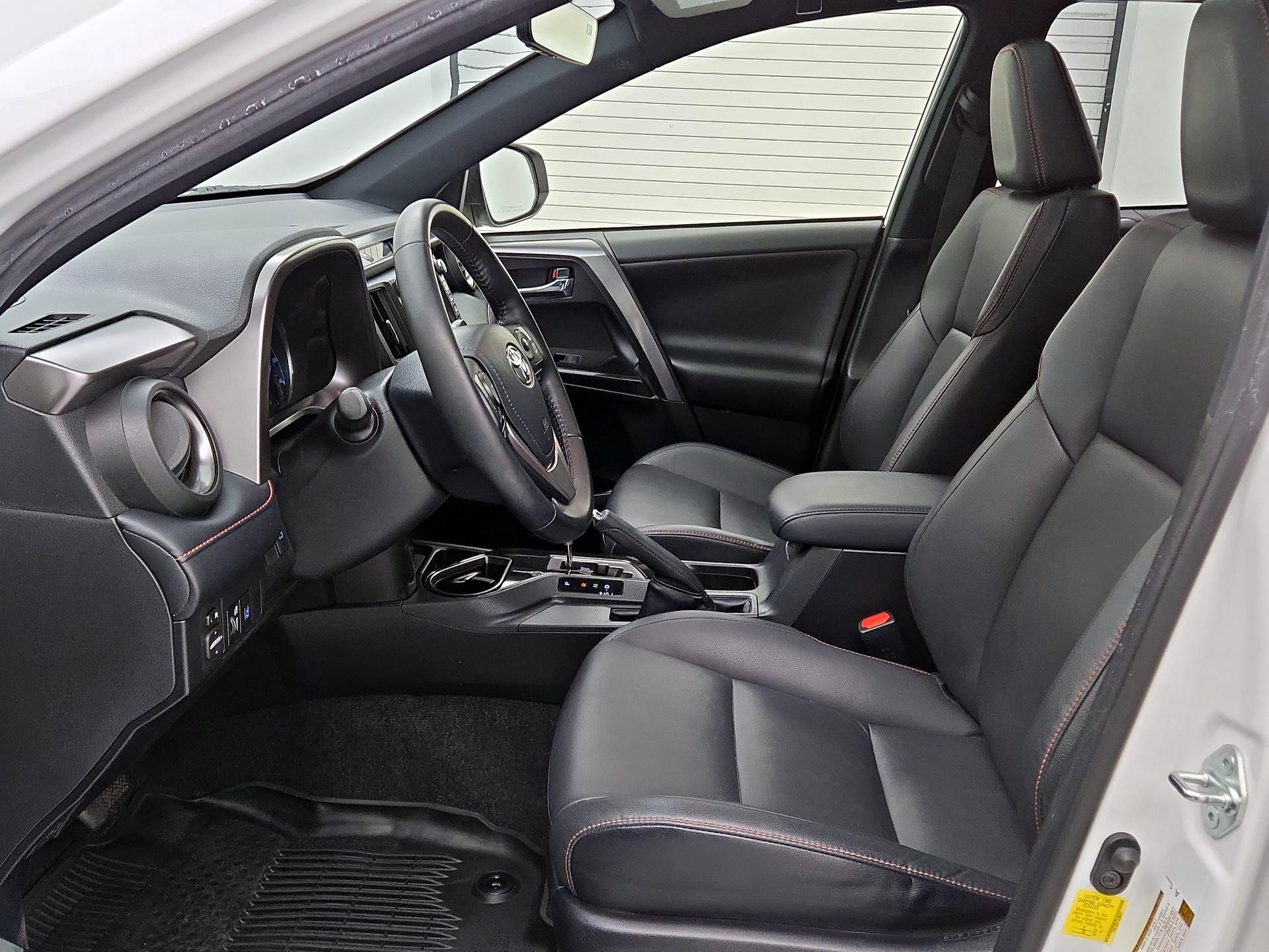 Thumbnail: 2018 Toyota RAV4 - 11