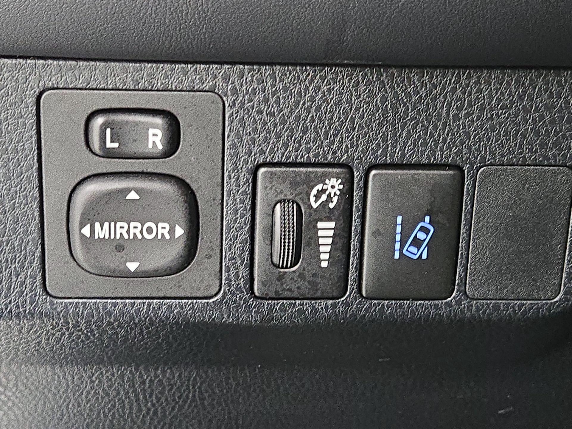 Thumbnail: 2018 Toyota RAV4 - 13