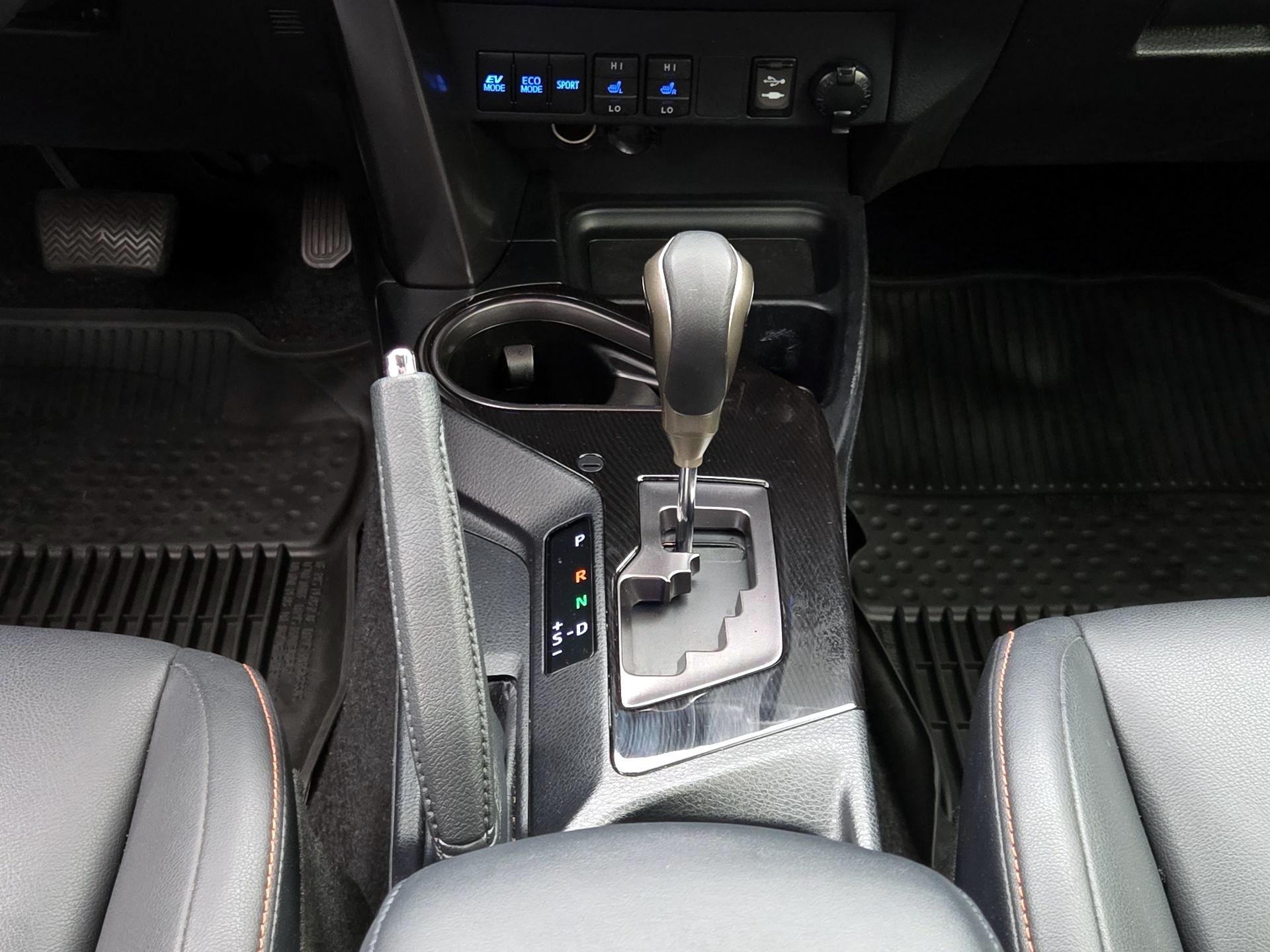 Thumbnail: 2018 Toyota RAV4 - 17