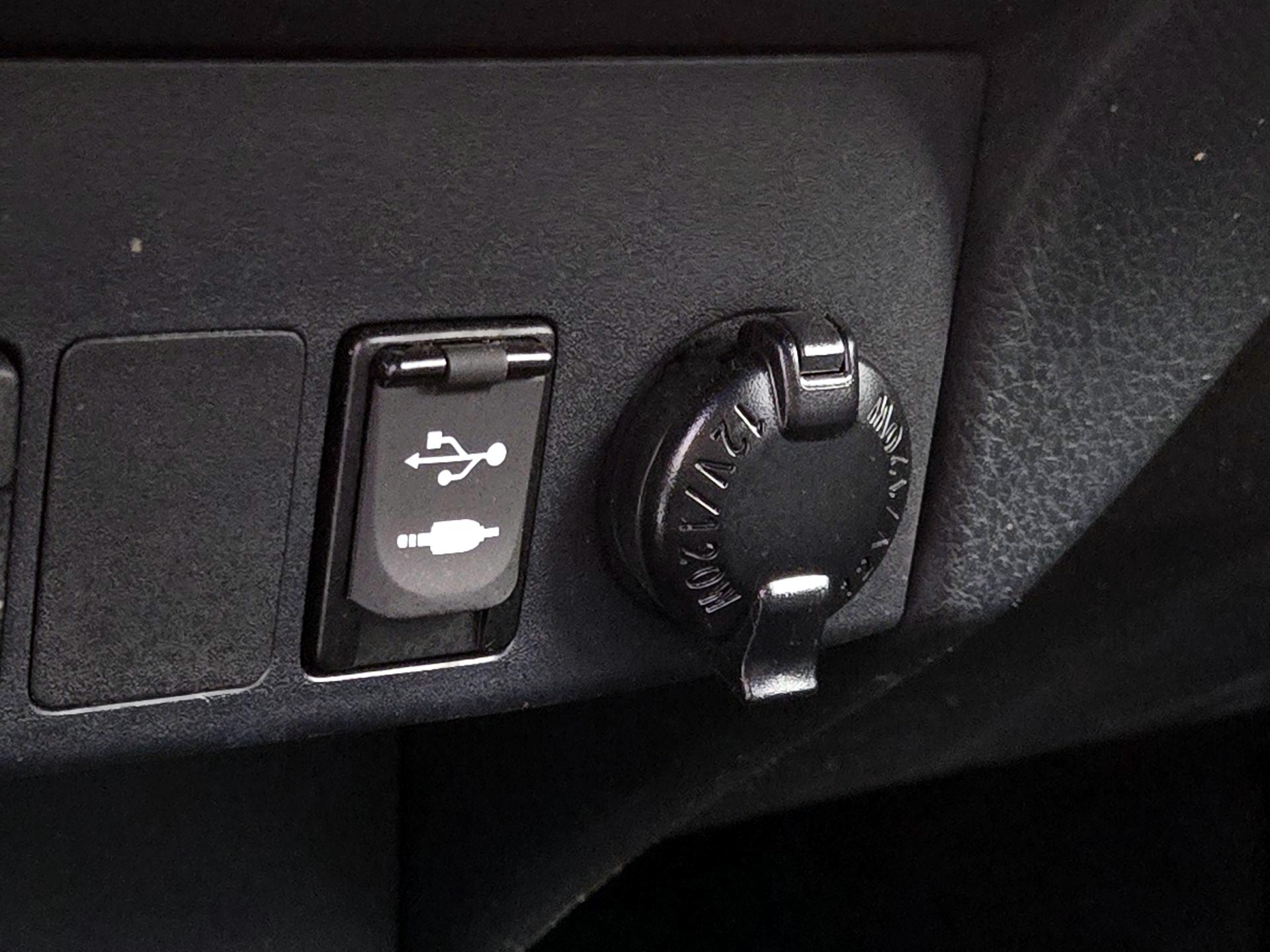 Thumbnail: 2018 Toyota RAV4 - 18