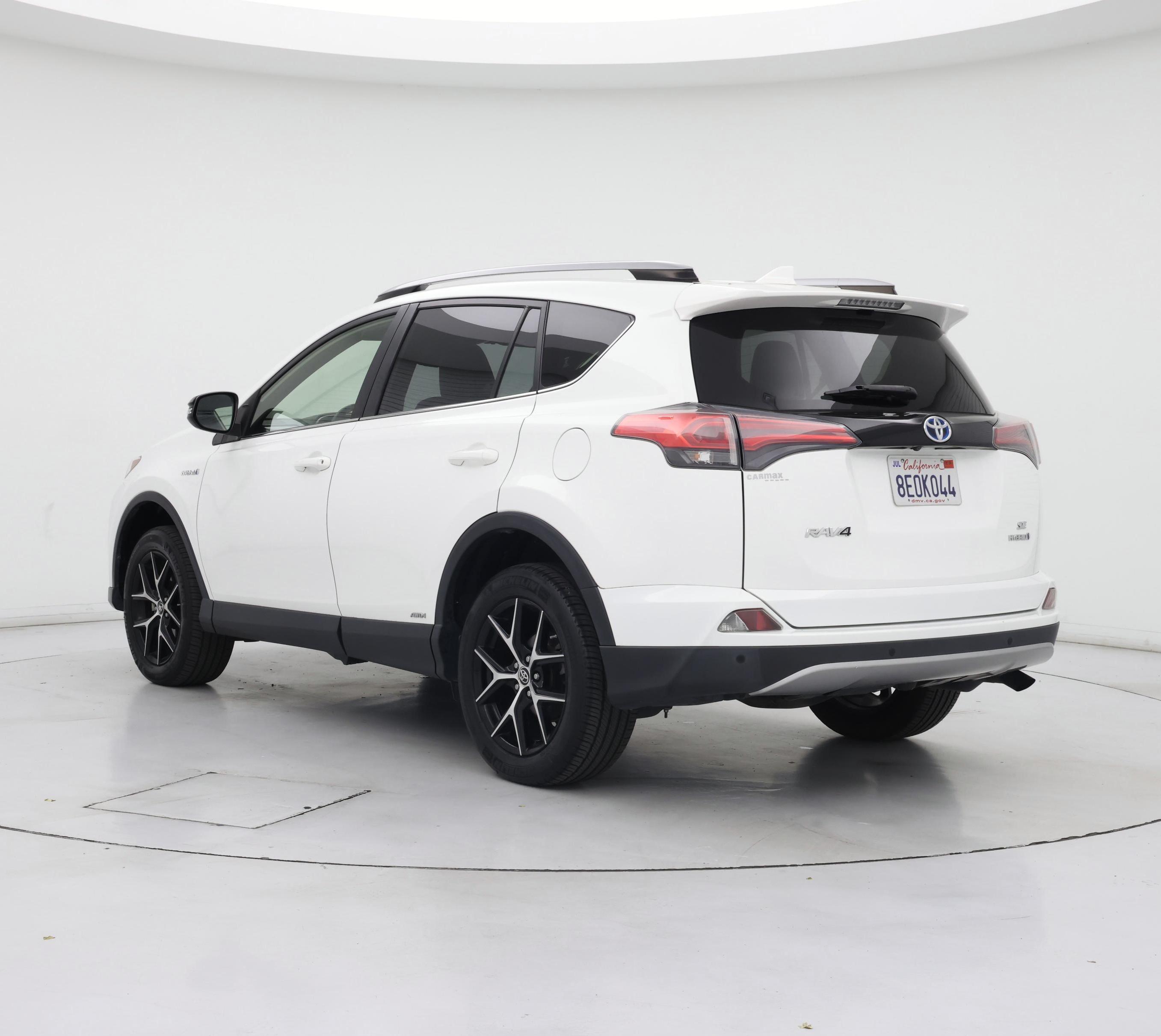 Thumbnail: 2018 Toyota RAV4 - 2