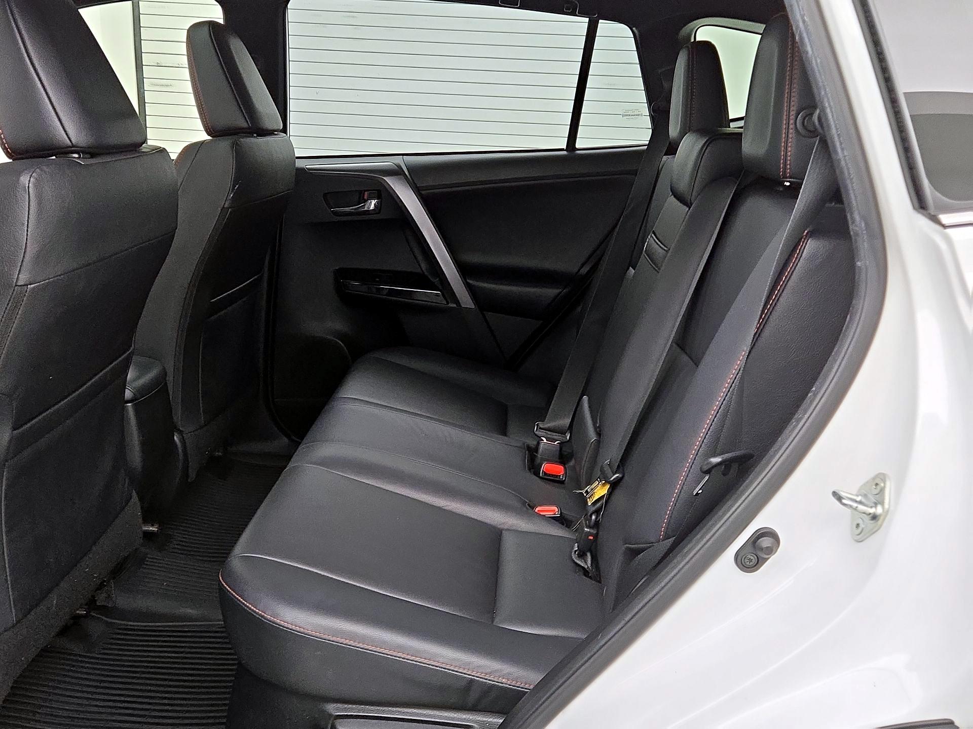 Thumbnail: 2018 Toyota RAV4 - 20