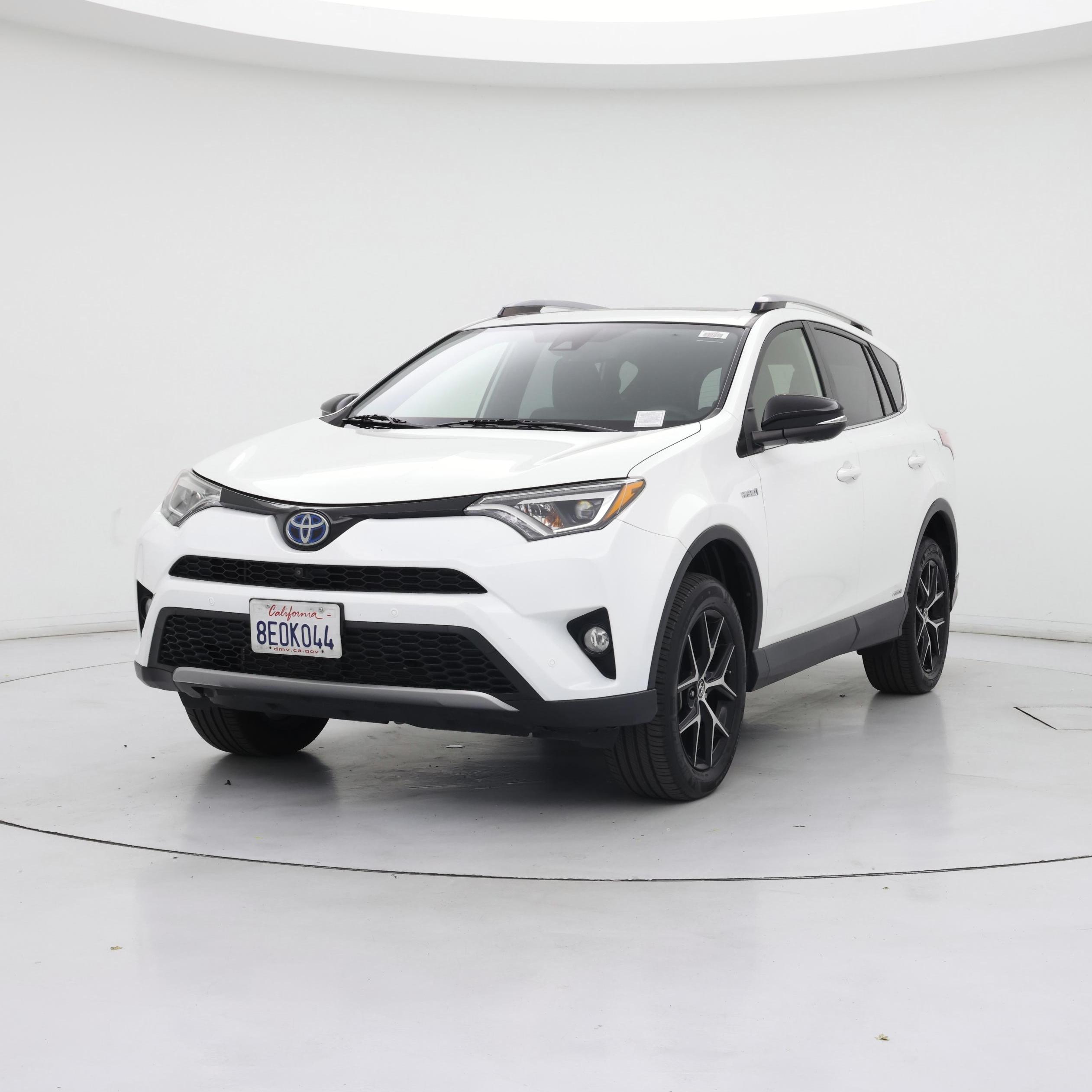 Thumbnail: 2018 Toyota RAV4 - 4