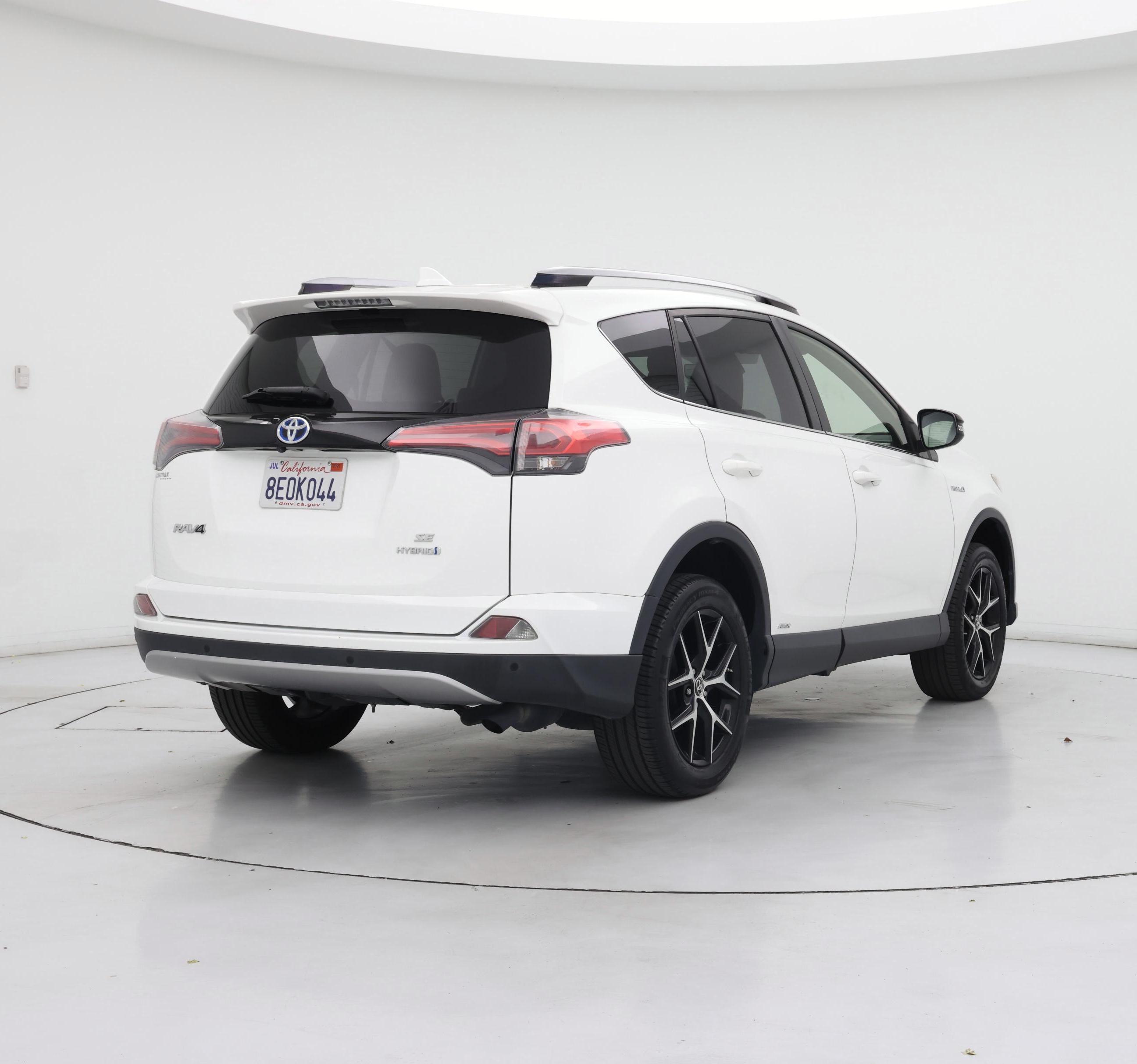 Thumbnail: 2018 Toyota RAV4 - 8