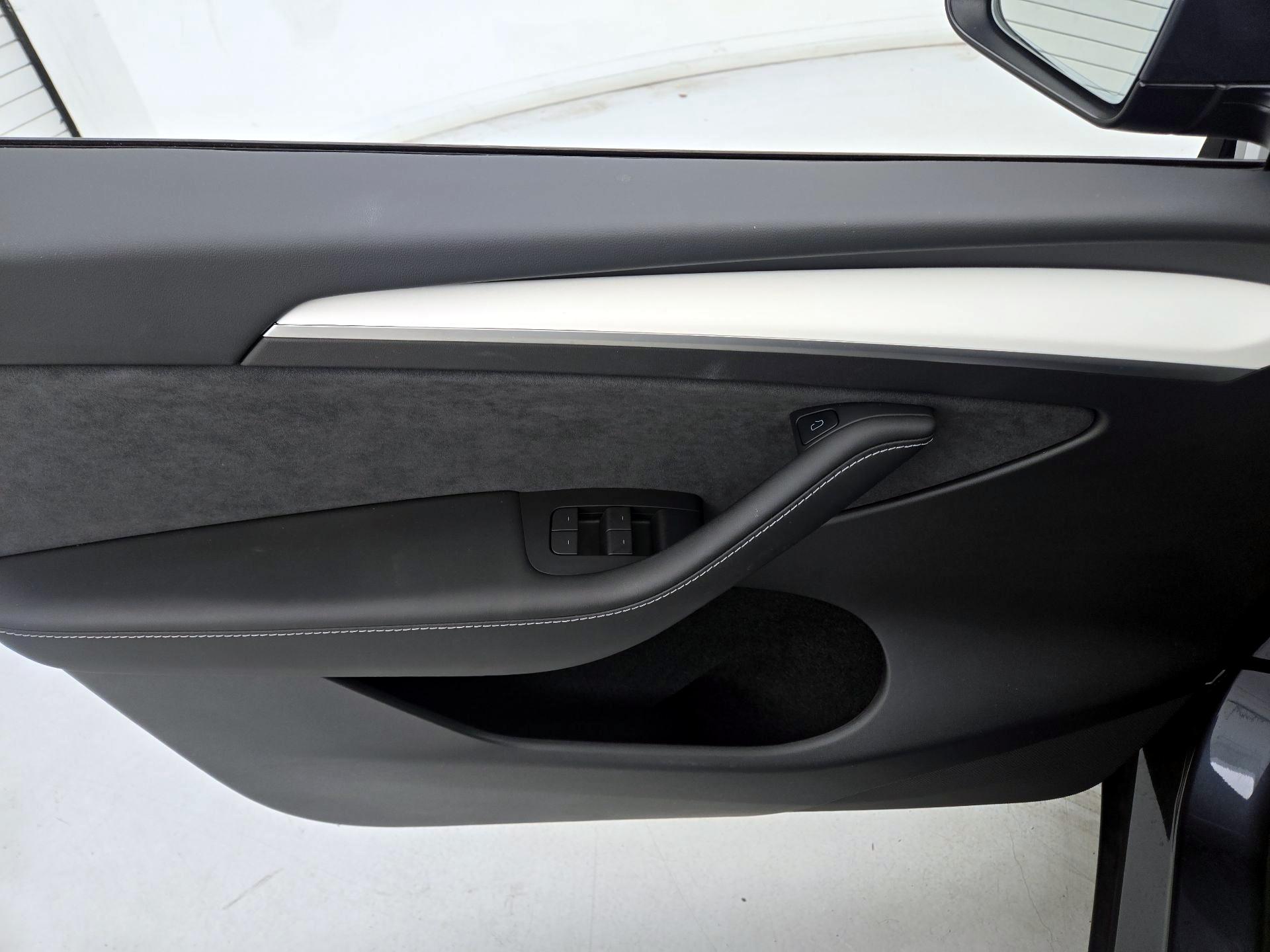 Thumbnail: 2023 Tesla Model Y - 12