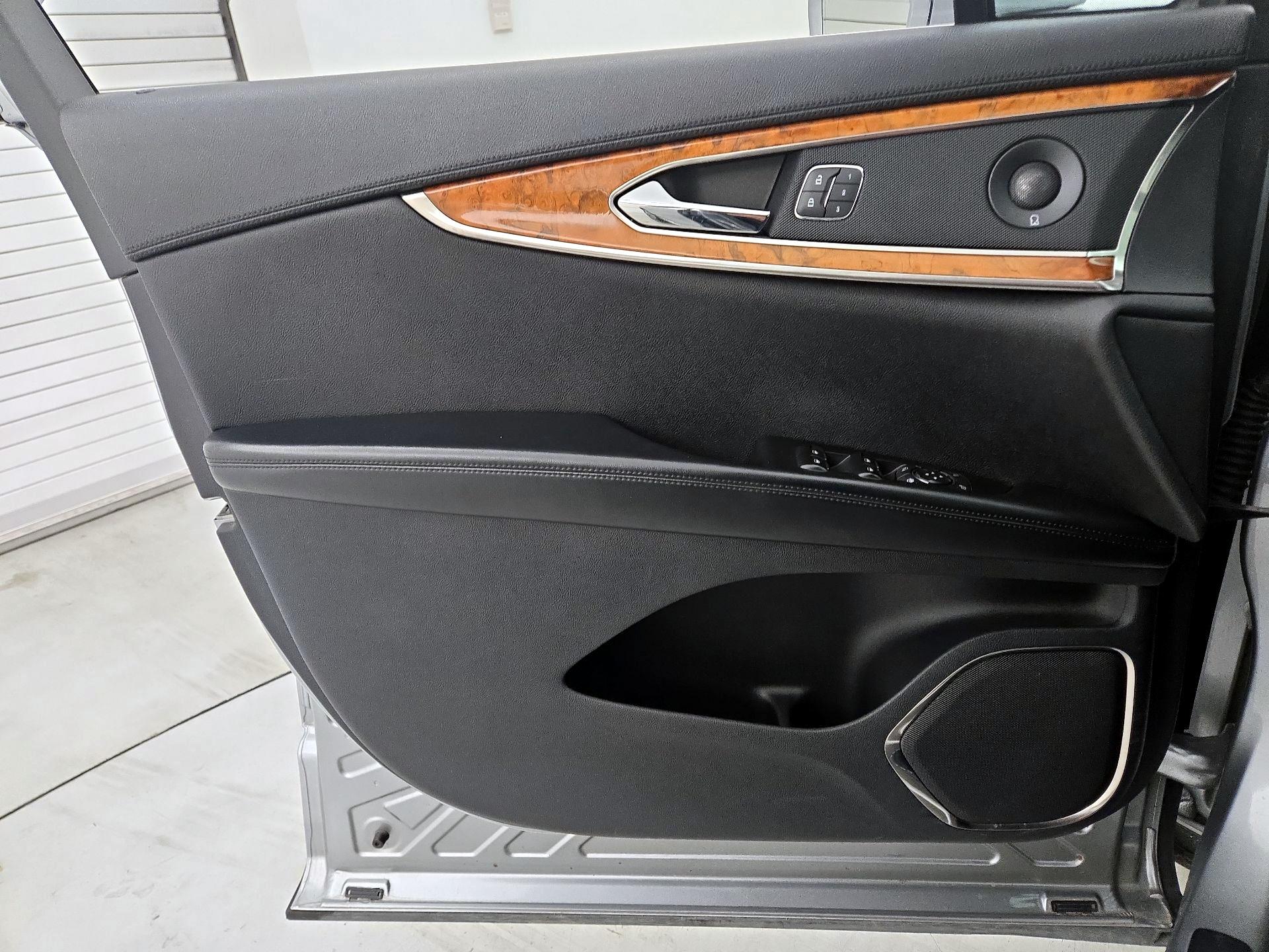 Thumbnail: 2020 Lincoln Nautilus - 12