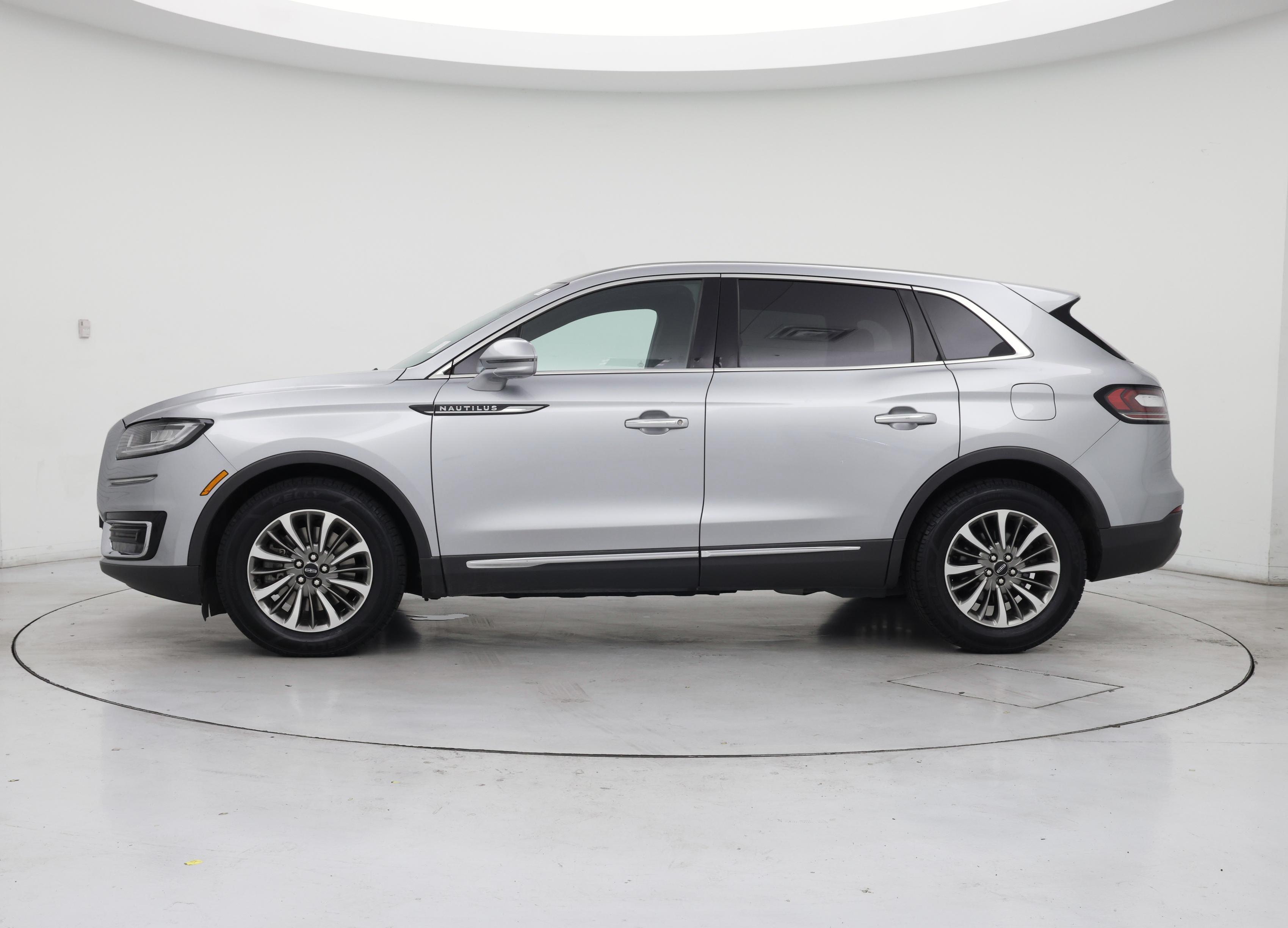 Thumbnail: 2020 Lincoln Nautilus - 3