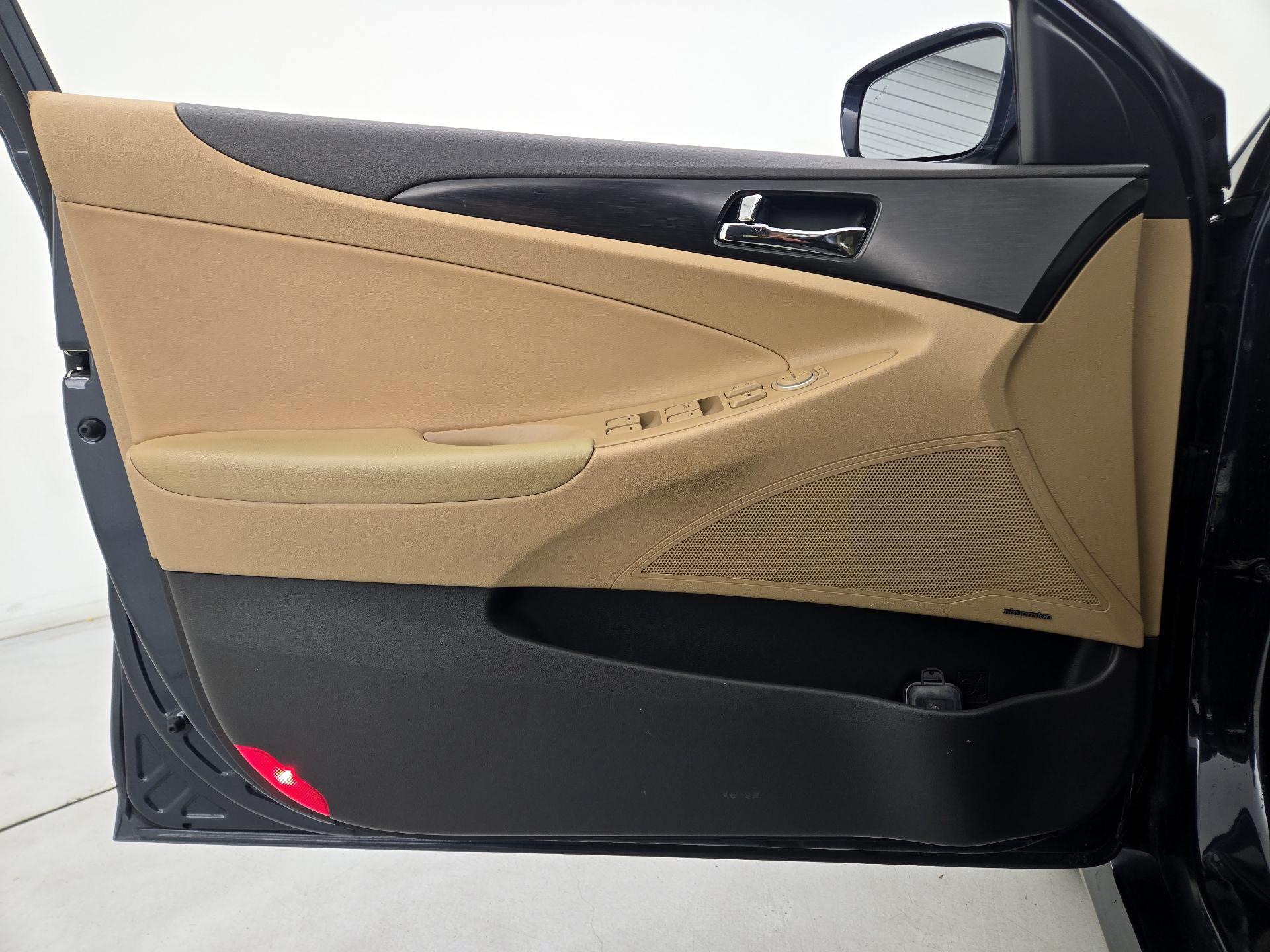 Thumbnail: 2014 Hyundai Sonata - 12