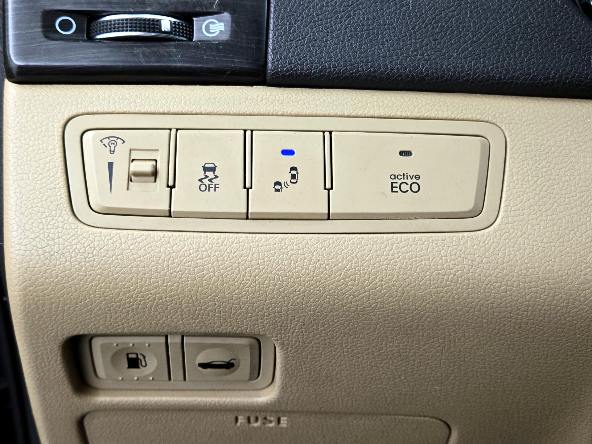 Thumbnail: 2014 Hyundai Sonata - 13