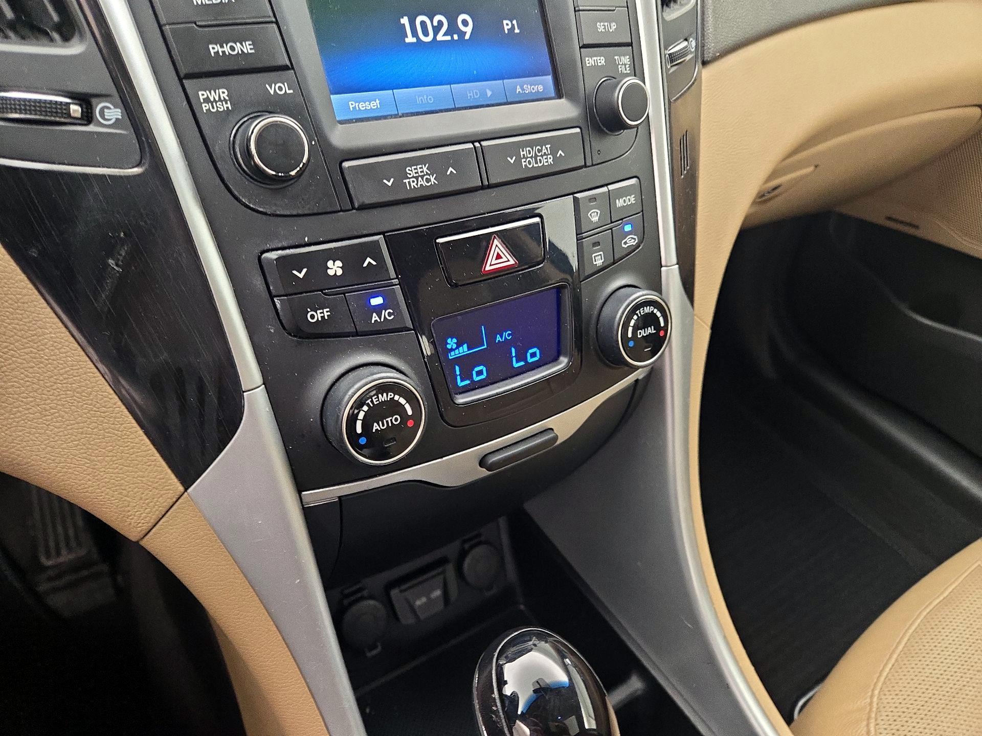 Thumbnail: 2014 Hyundai Sonata - 16