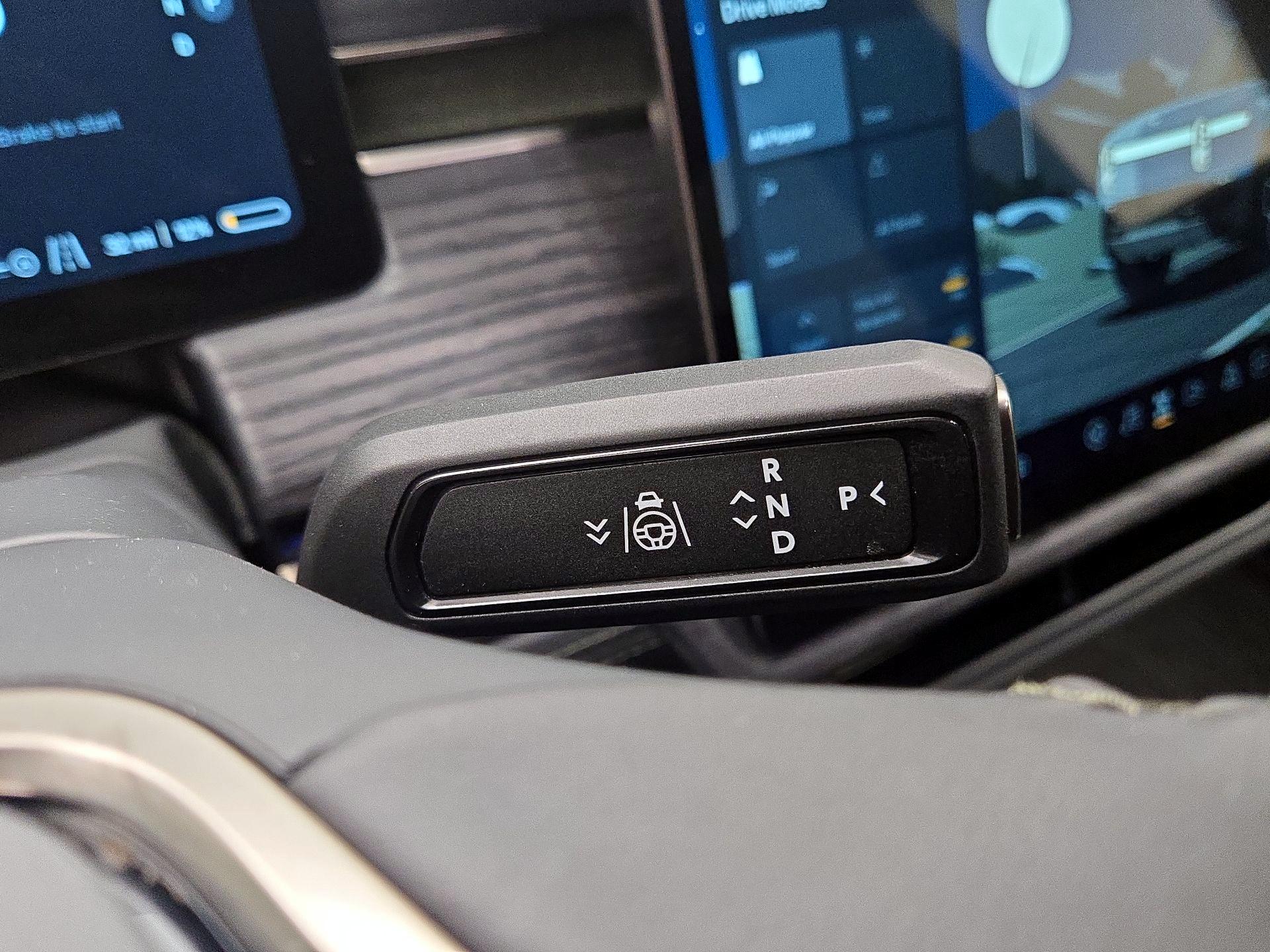 Thumbnail: 2024 Rivian R1S - 17