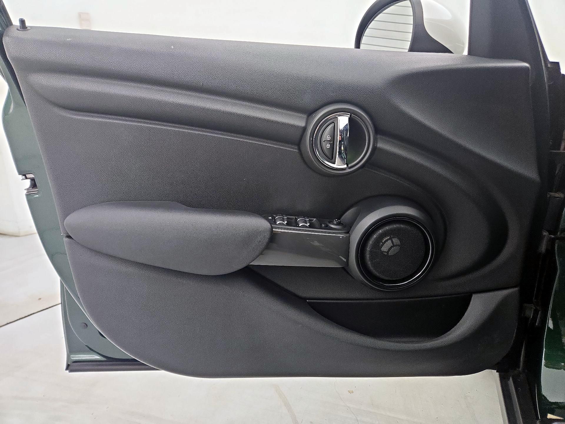 Thumbnail: 2017 MINI Cooper Hardtop - 12