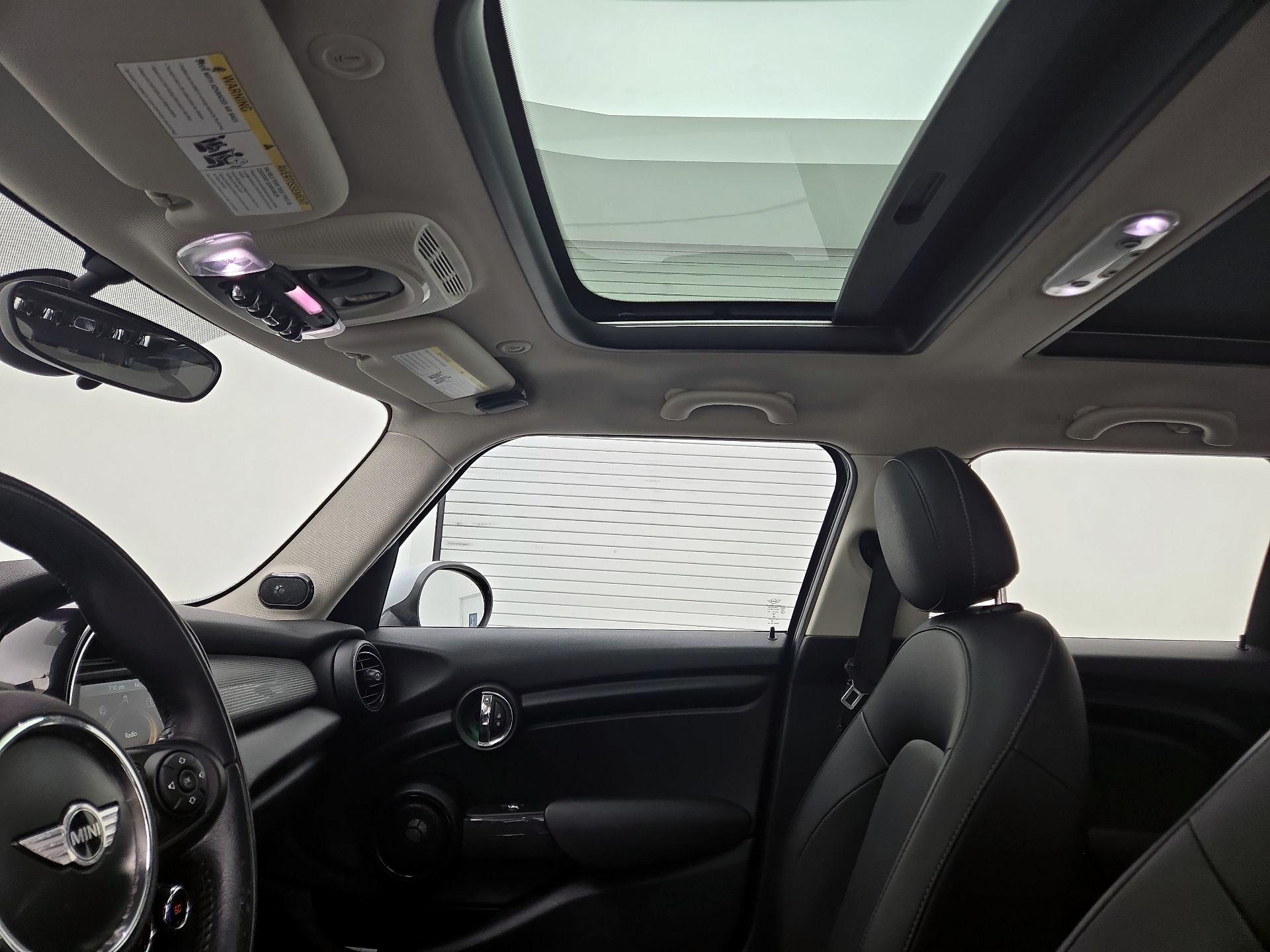Thumbnail: 2017 MINI Cooper Hardtop - 18