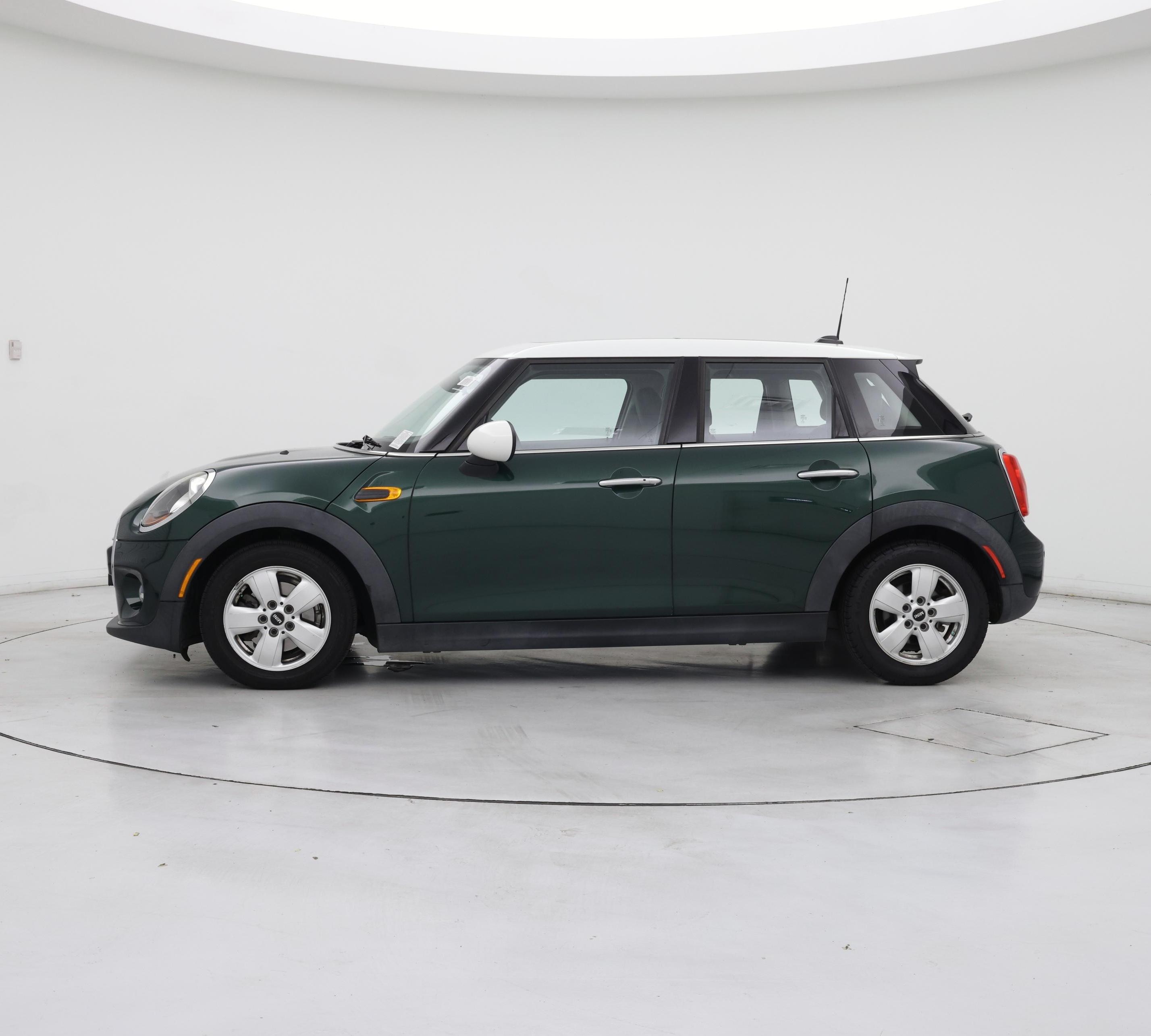 Thumbnail: 2017 MINI Cooper Hardtop - 3